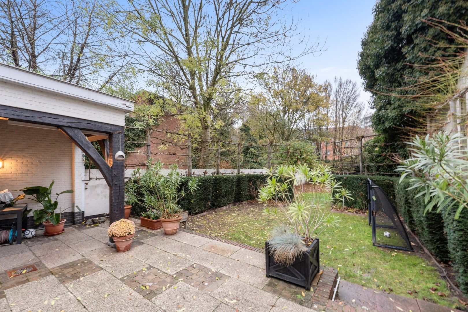 Unieke woning met handelsruimte, kantoor, 6 slpks & 200 m² atelier/magazijn – ideaal voor vrije beroepers foto 3