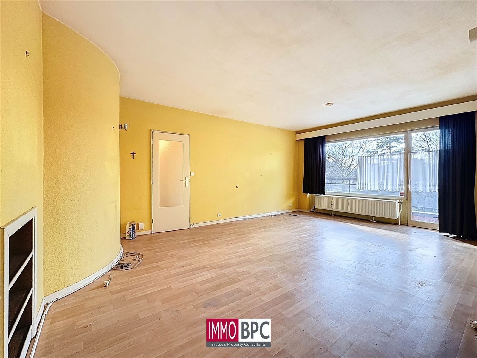 te renoveren appartement met groot terras! foto 3