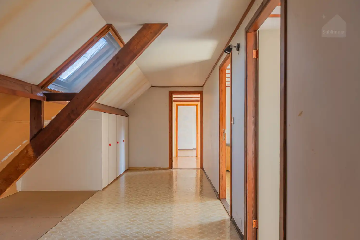 Charmante woning met 6 slaapkamers, garage en gezellige tuin op 695 m² foto 20