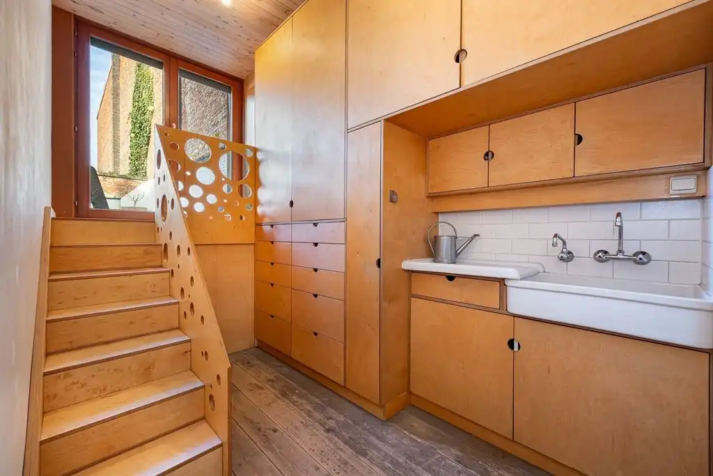 Ruime woning met dakterras en atelier foto 7