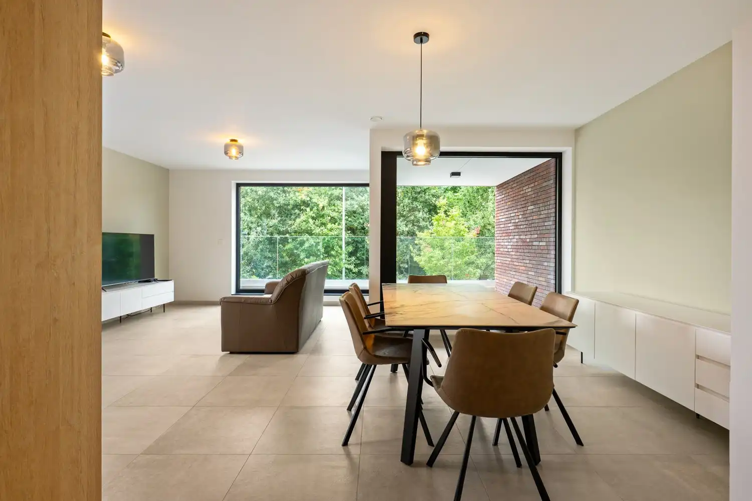 Recent energiezuinig appartement met 2 slpkrs, terras en autostaanplaats te Schriek foto 2
