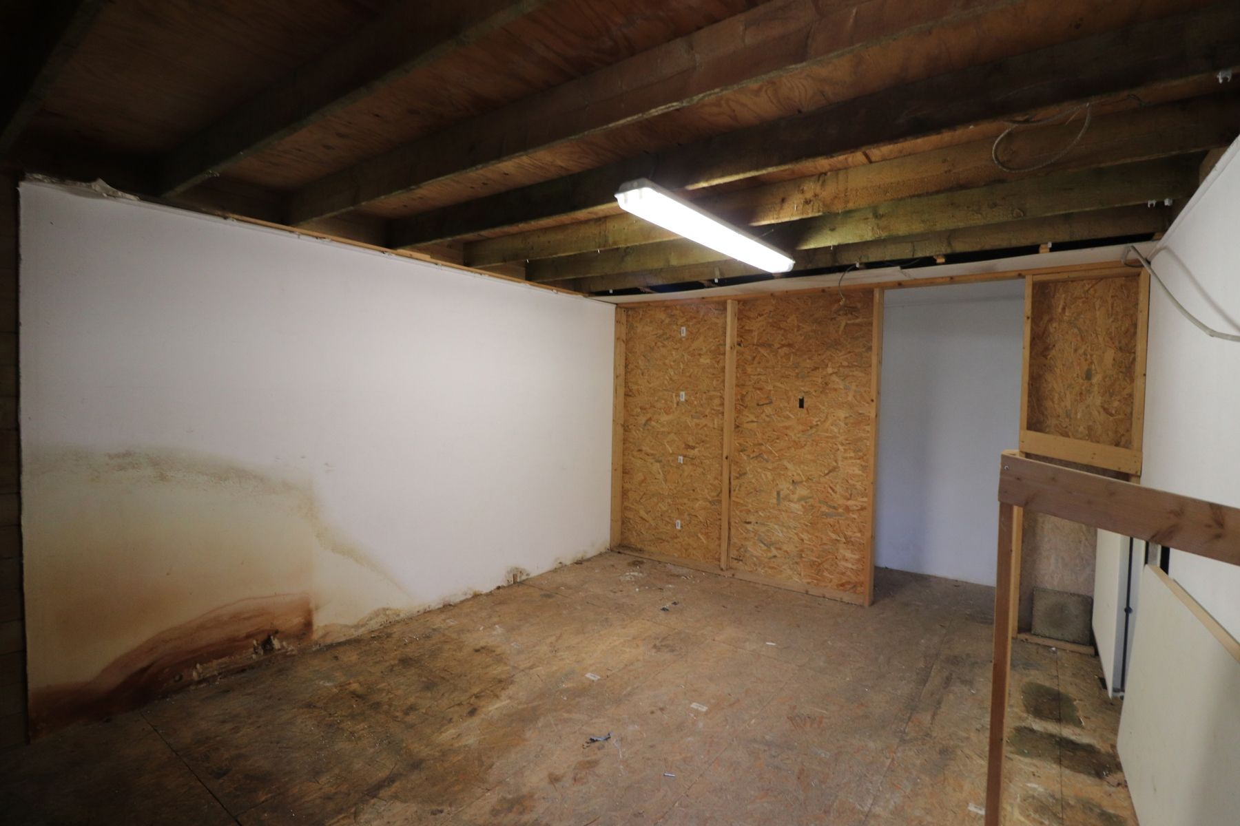 Een werkhuis-opslag-toonzaalruimte links vooraan van 175 m². foto 15
