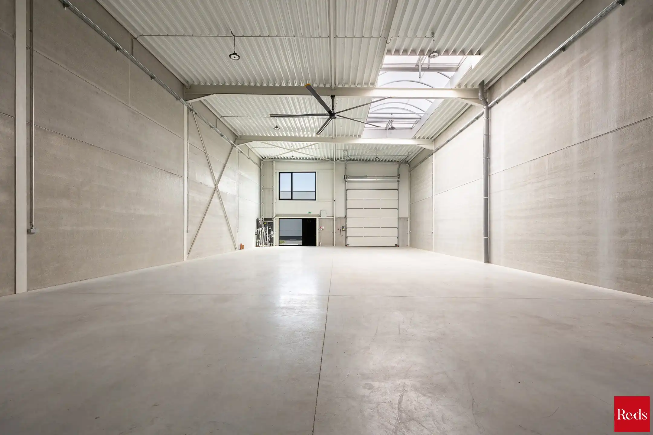 Magazijn te huur van ca. 288 m² in bedrijvenpark 'De Zwaan' foto 6