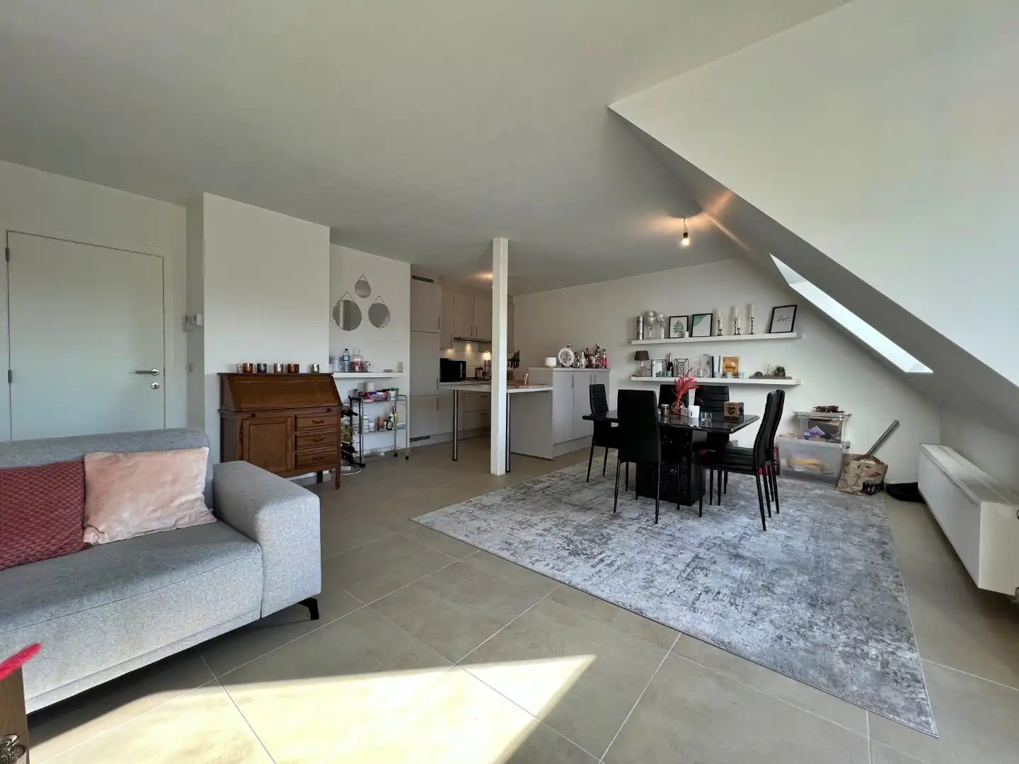 Recent 1-slaapkamer appartement met garage te Merendreedorp foto 2