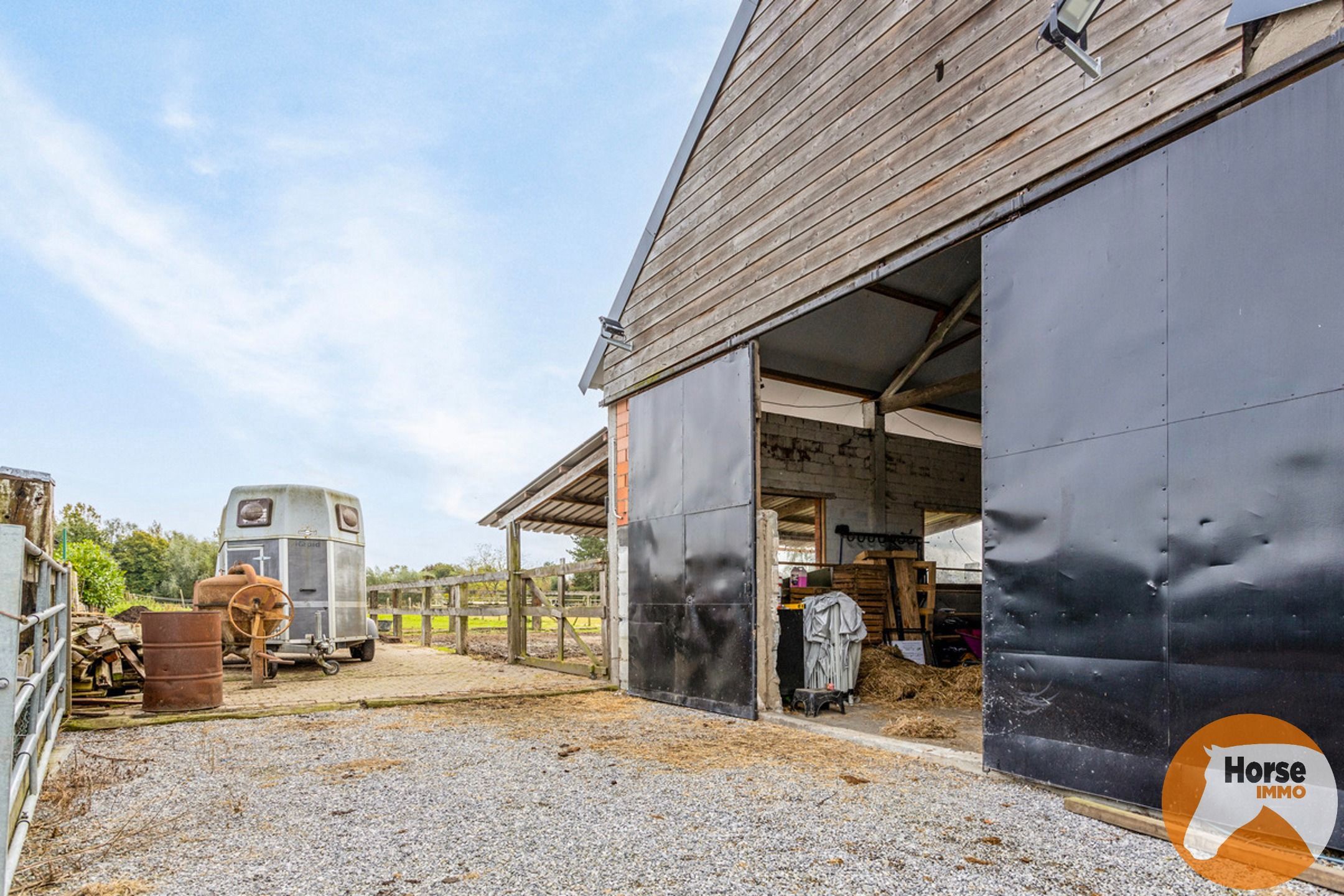 MASSEMEN - Landelijke woning met magazijn/ paardenstal foto 21