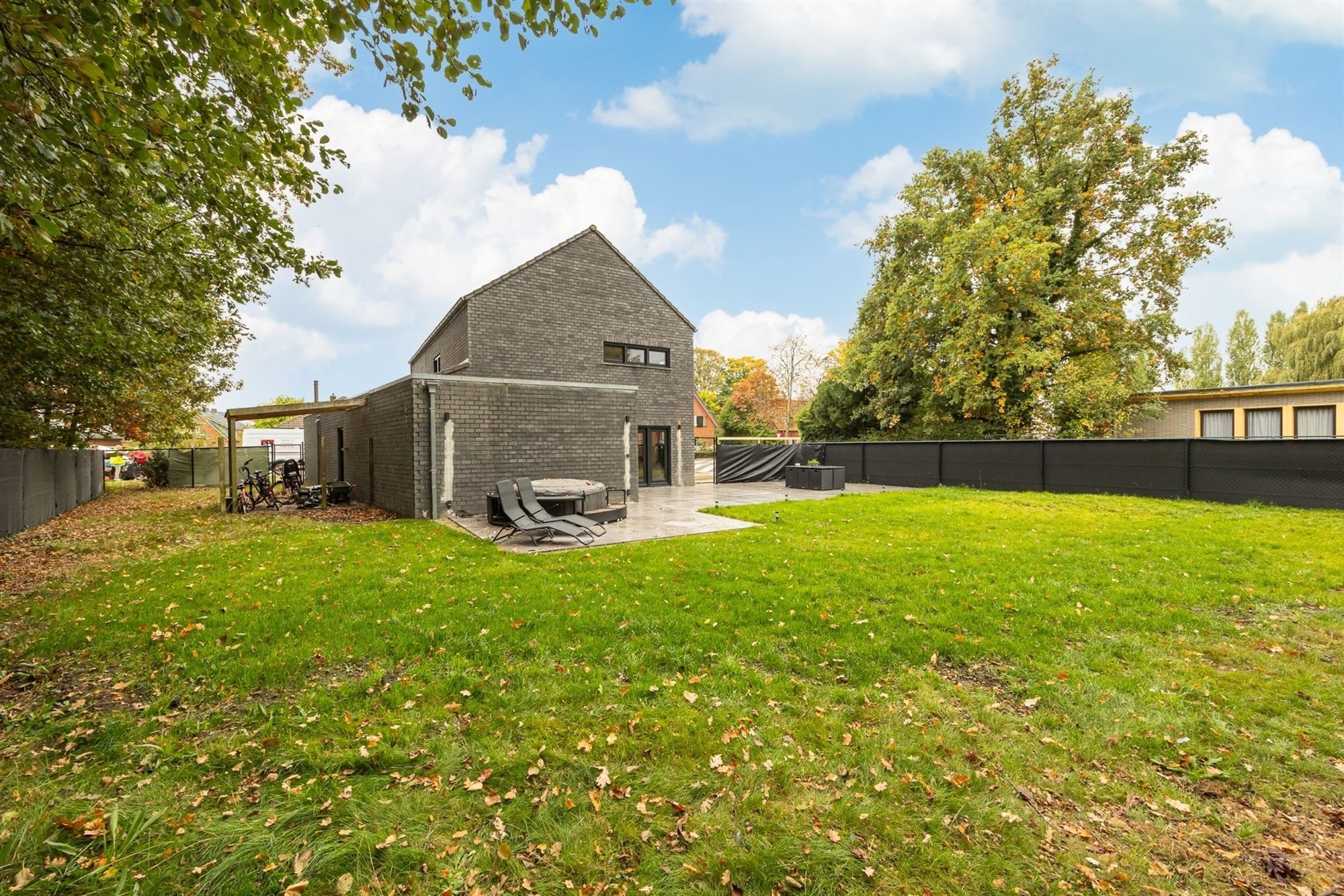 Ruime moderne woning met royale tuin  foto 30