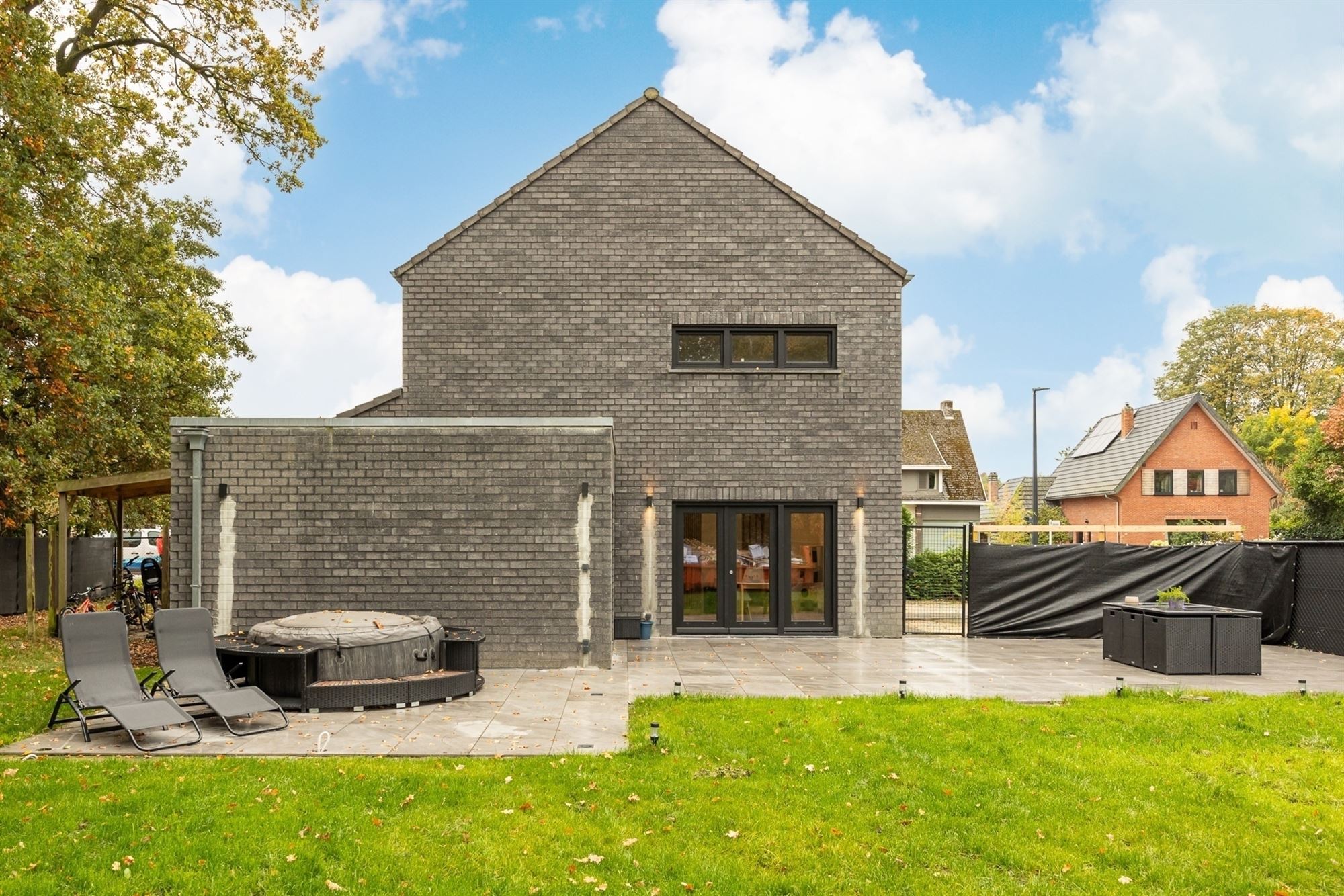 Ruime moderne woning met royale tuin  foto 30