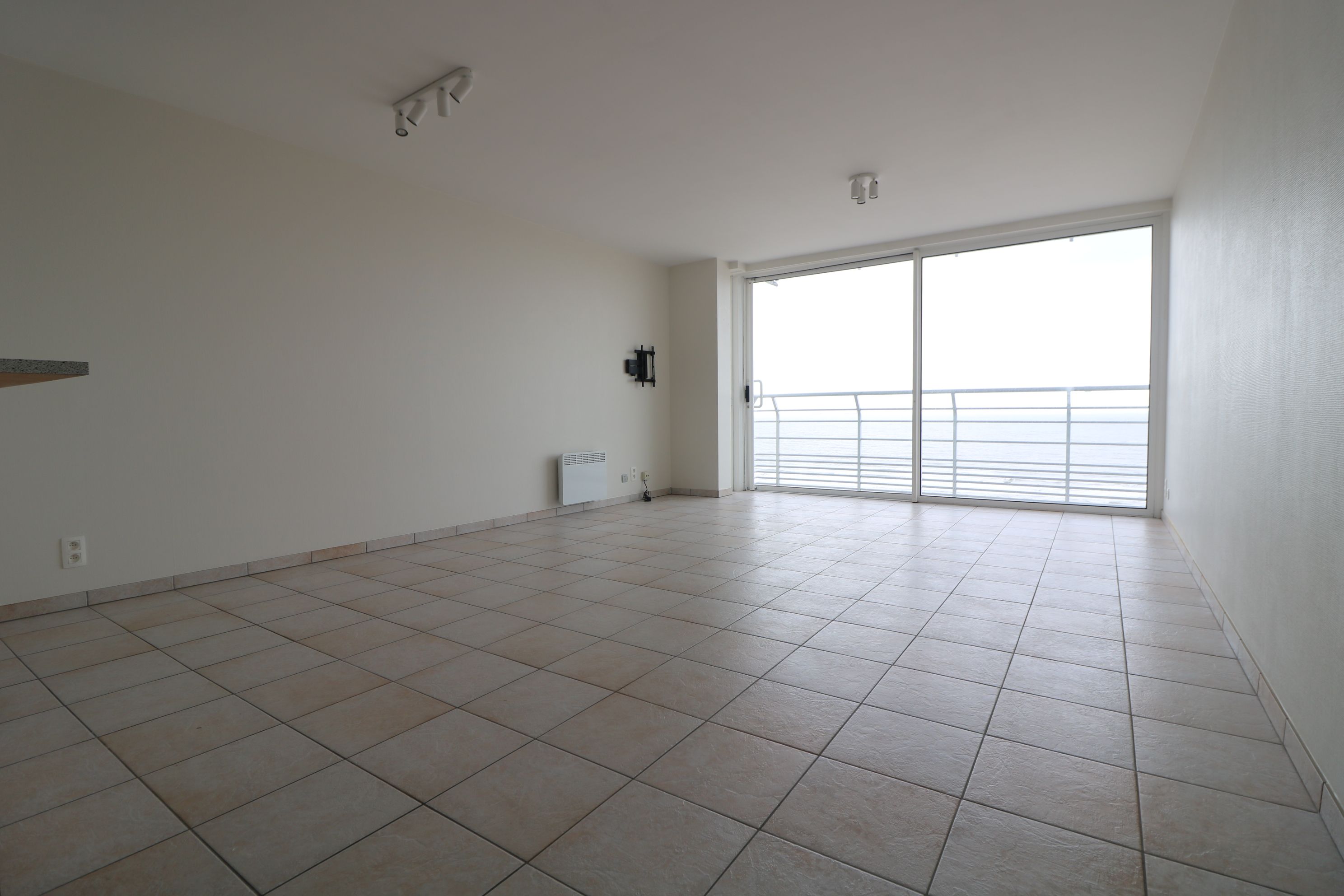 Lichtrijk 2-slaapkamerappartement met frontaal zeezicht  foto {{pictureIndex}}
