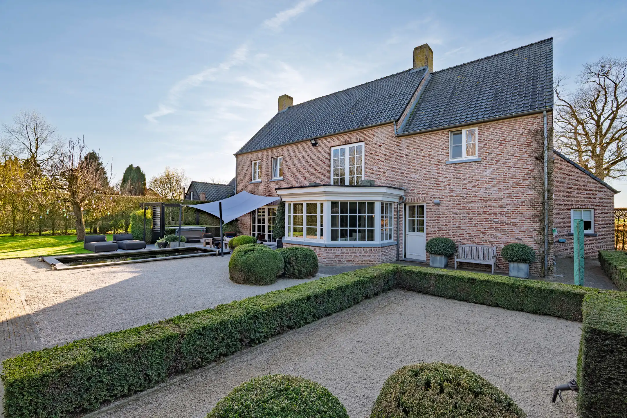 Luxe  villa met een oppervlakte van 475m²  op 1.383m² grond. foto 2