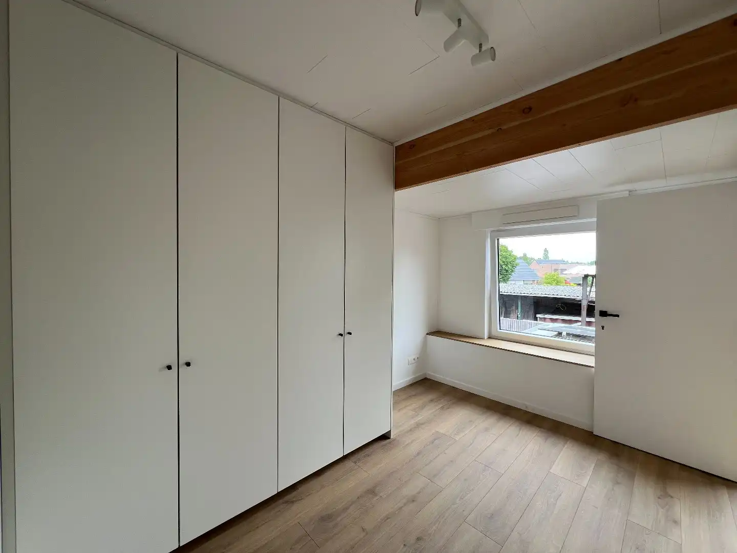 Gezellige, gerenoveerde woning met 2 slaapkamers te Ieper foto 10