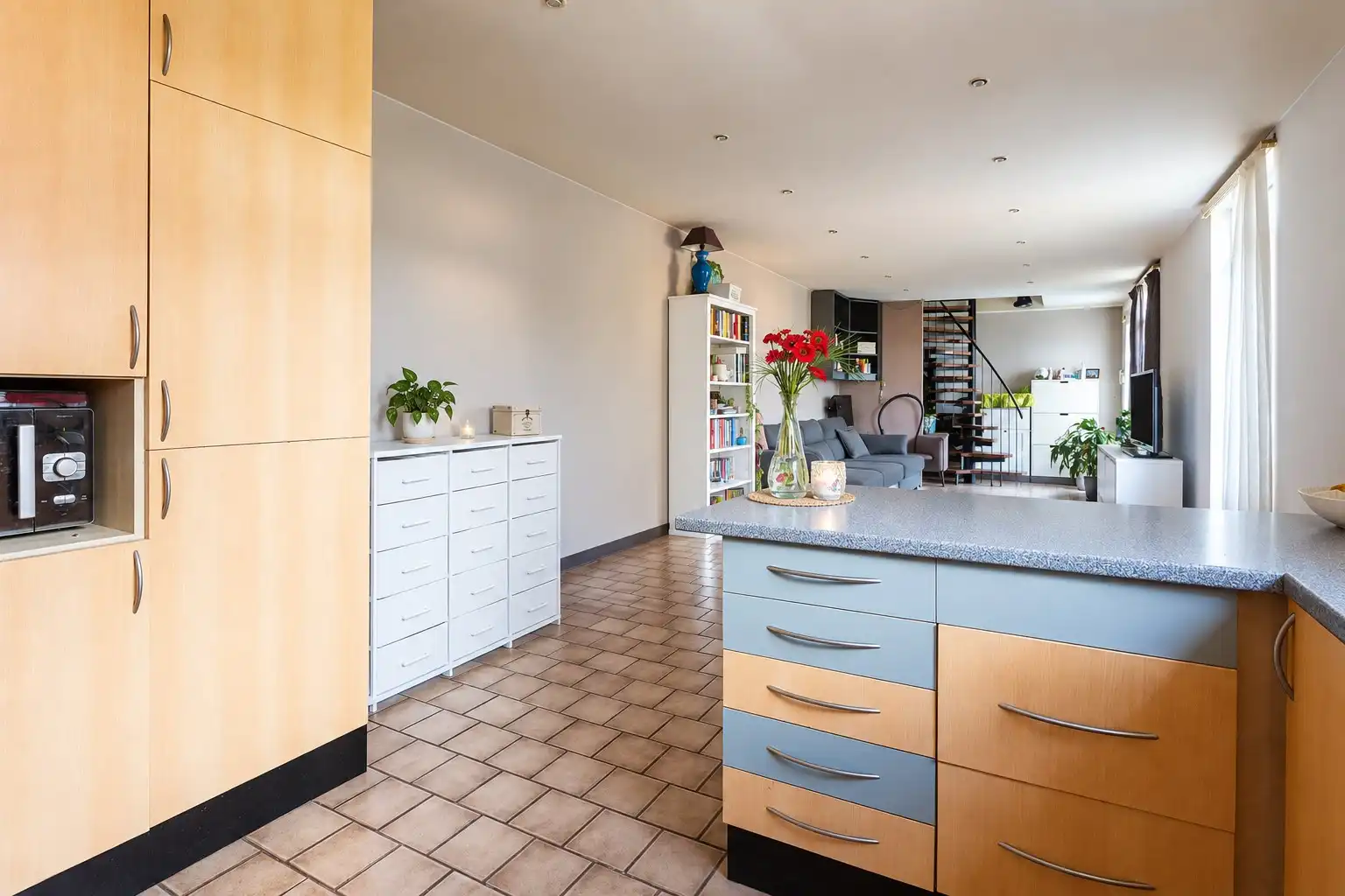 Ruim te renoveren duplex-appartement met 3 slpk en tuin foto 5