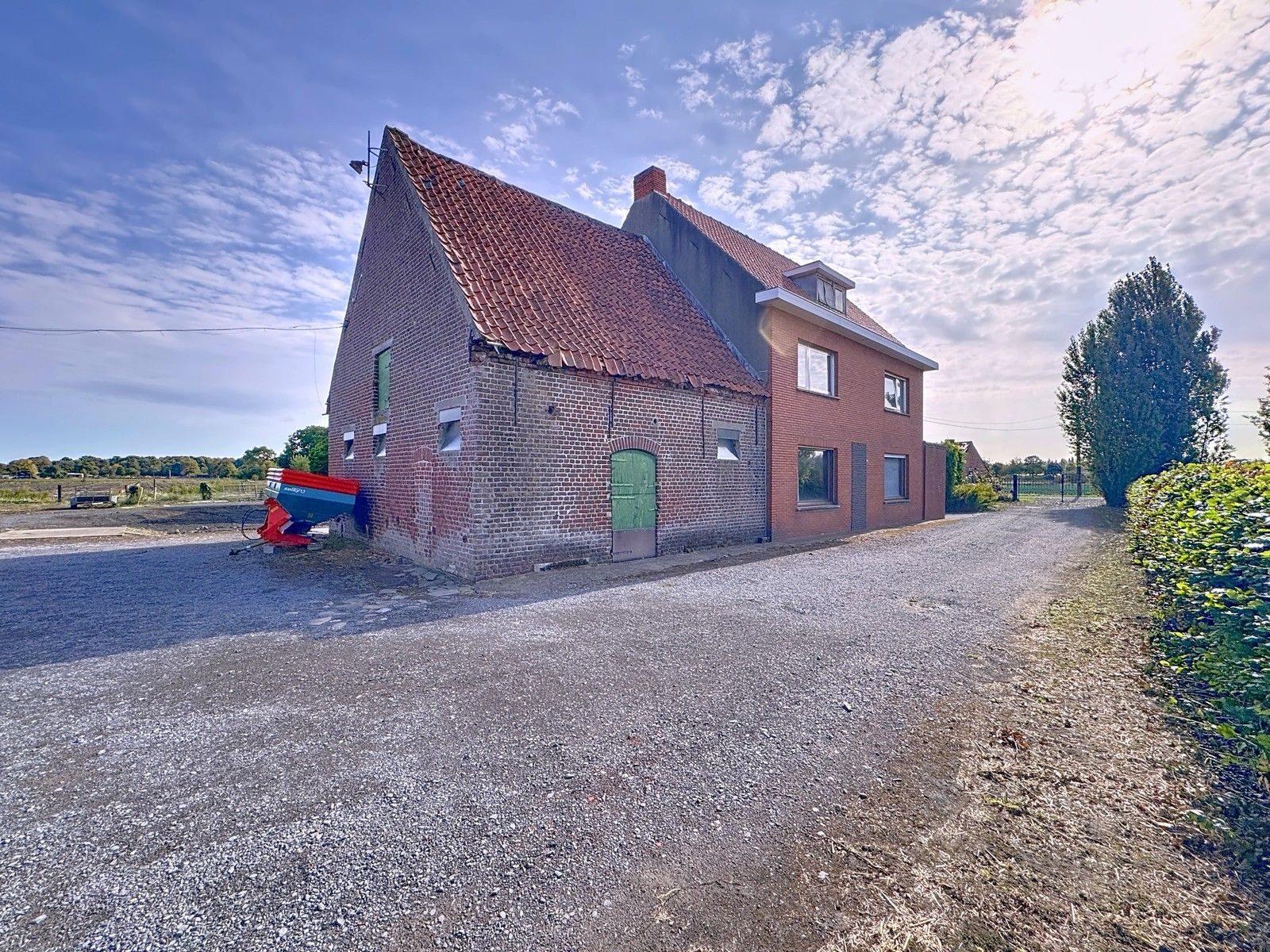 Te renoveren hoeve op crica 1 ha op GOEIE ligging! foto 3