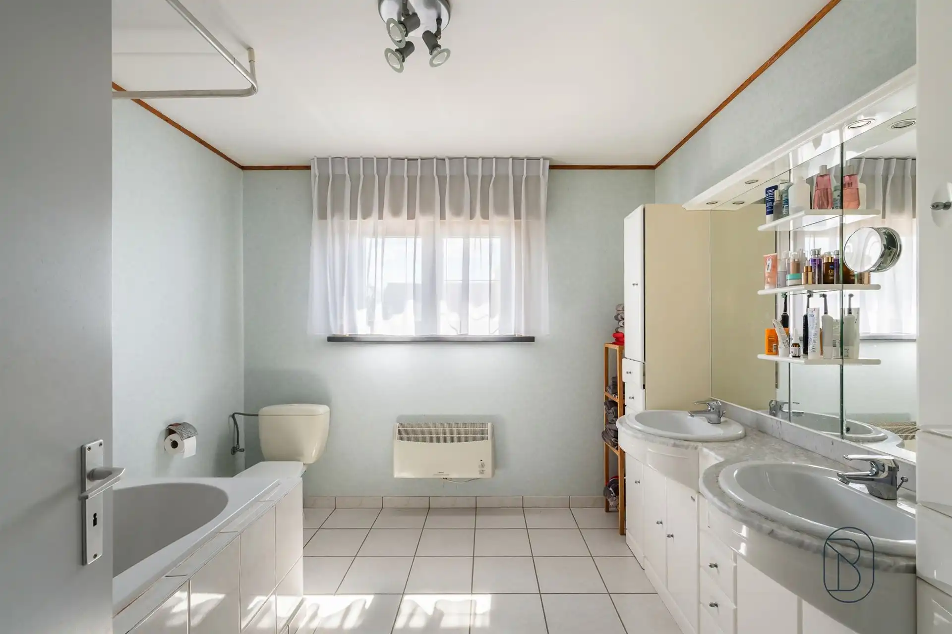 Ruime gezinswoning met 5 slaapkamers, veranda en tuin! foto 15