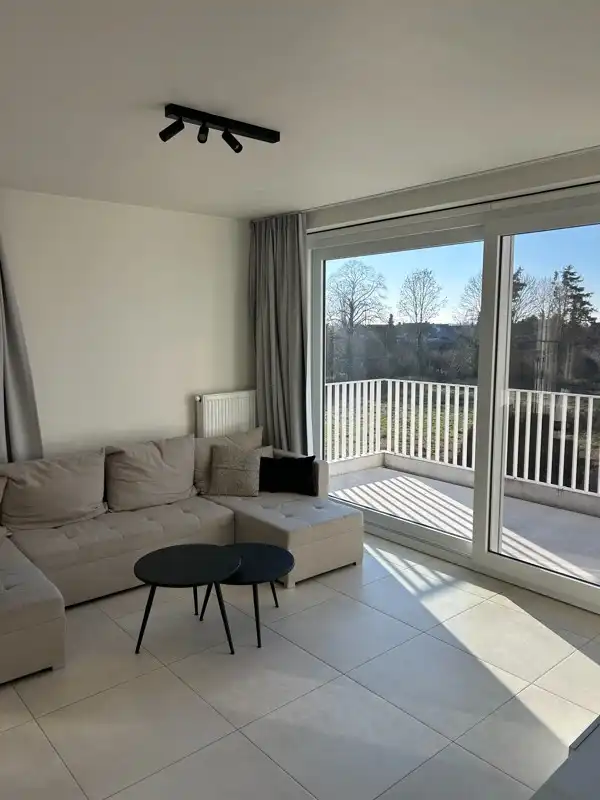 Appartement met terras en 2 parkeerplaatsen foto 5