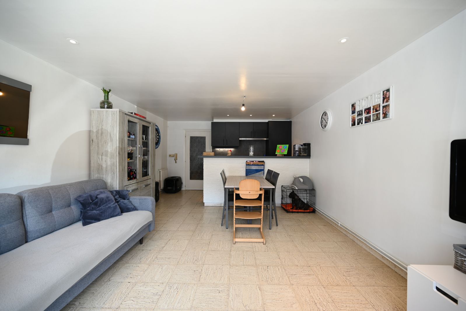 Gelijkvloers appartement nabij het bruisende centrum van Roeselare foto {{pictureIndex}}