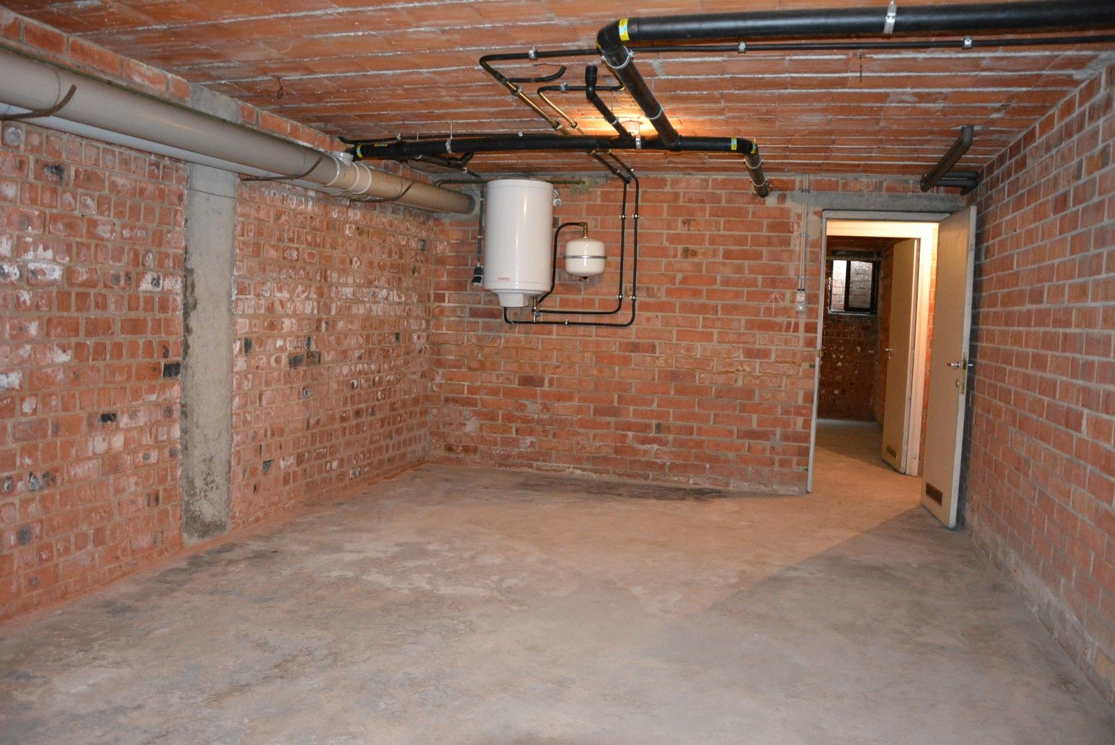 Gelijkvloers appartement met 2 slaapkamers, kelderberging en garage foto 14
