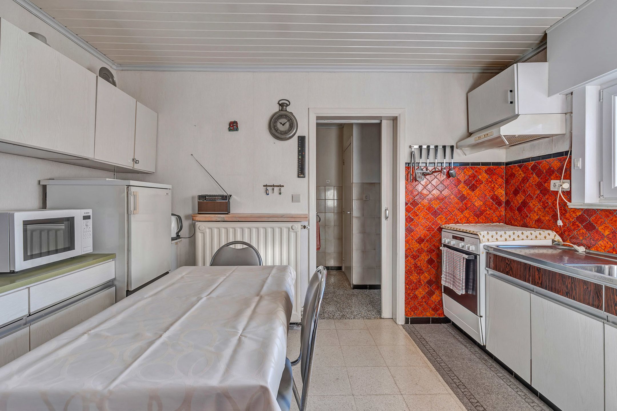 Te renoveren halfopen woning met losstaande garage en grote tuin  foto 8