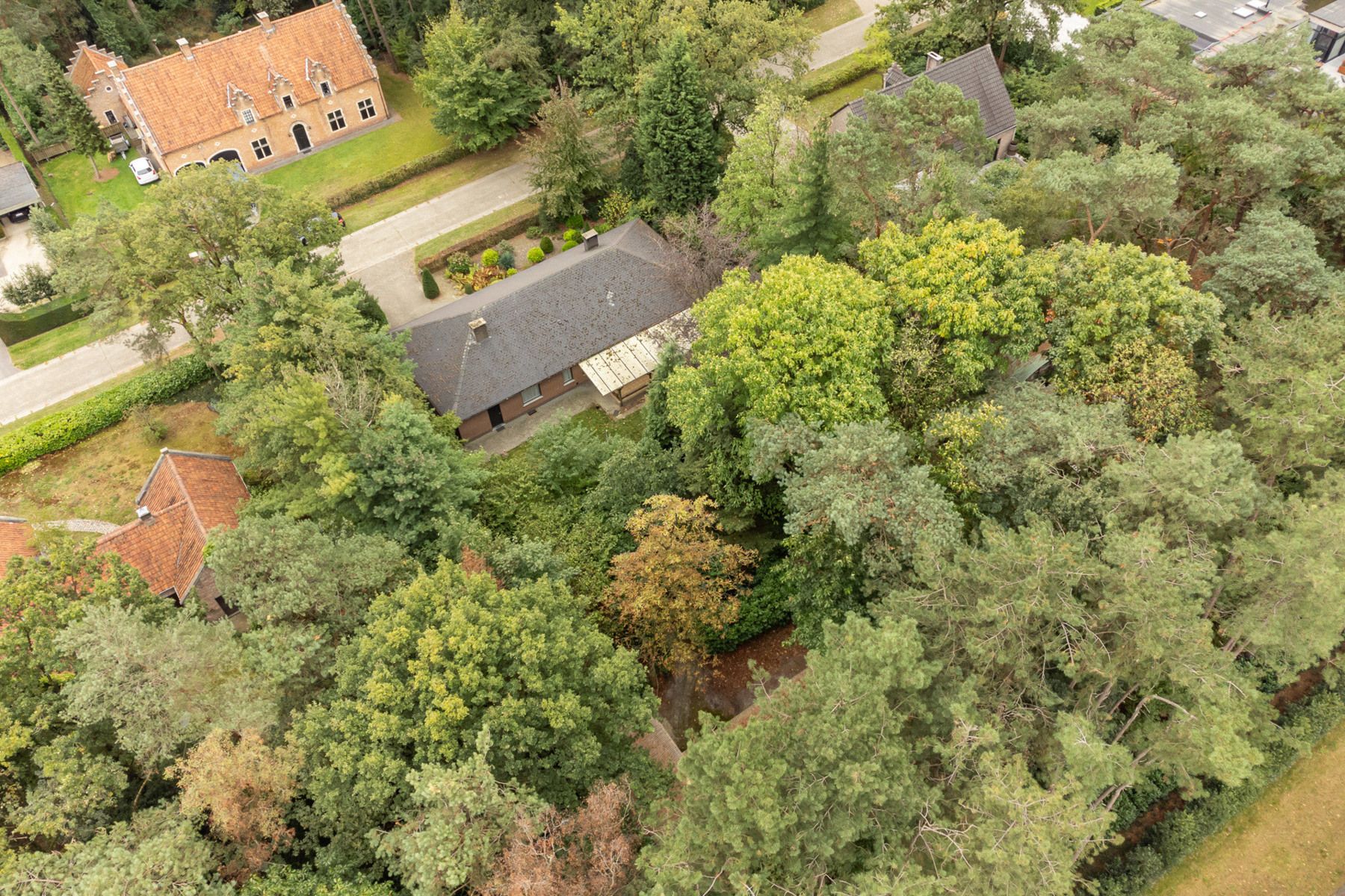 Laagbouwvilla op residentieel perceel van ca. 1.783 m². foto 22