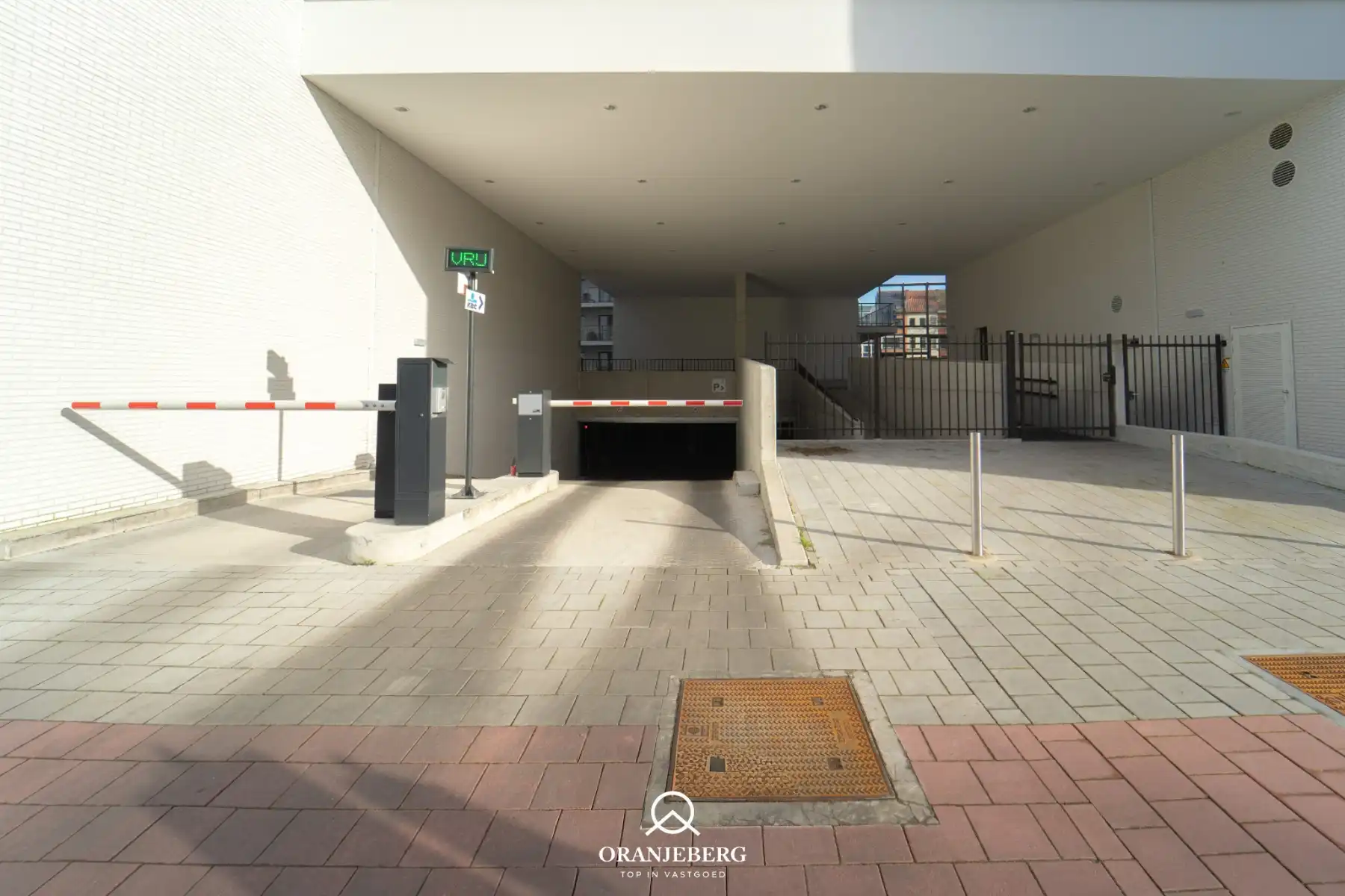 Nieuwbouw autostaanplaats te huur in afgesloten parkeergarage nabij Gent centrum foto 6