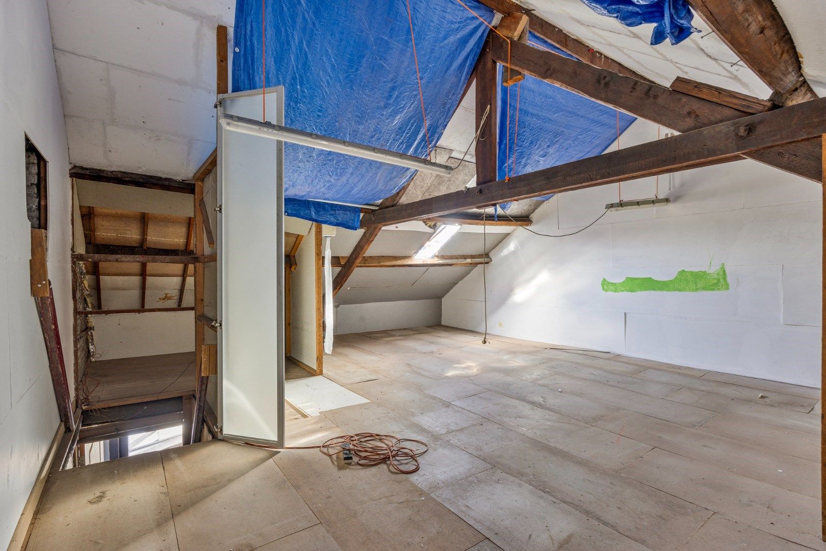 Halfopen hoekwoning met garage en dakterras op toplocatie in Kessel-Lo – renovatieproject met veel potentieel foto 30