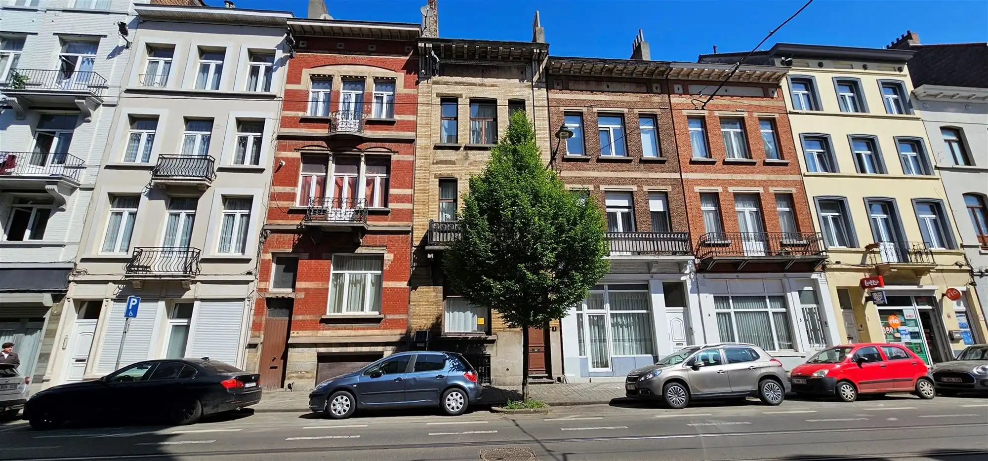 Gebouw met 2 appartementen foto {{pictureIndex}}