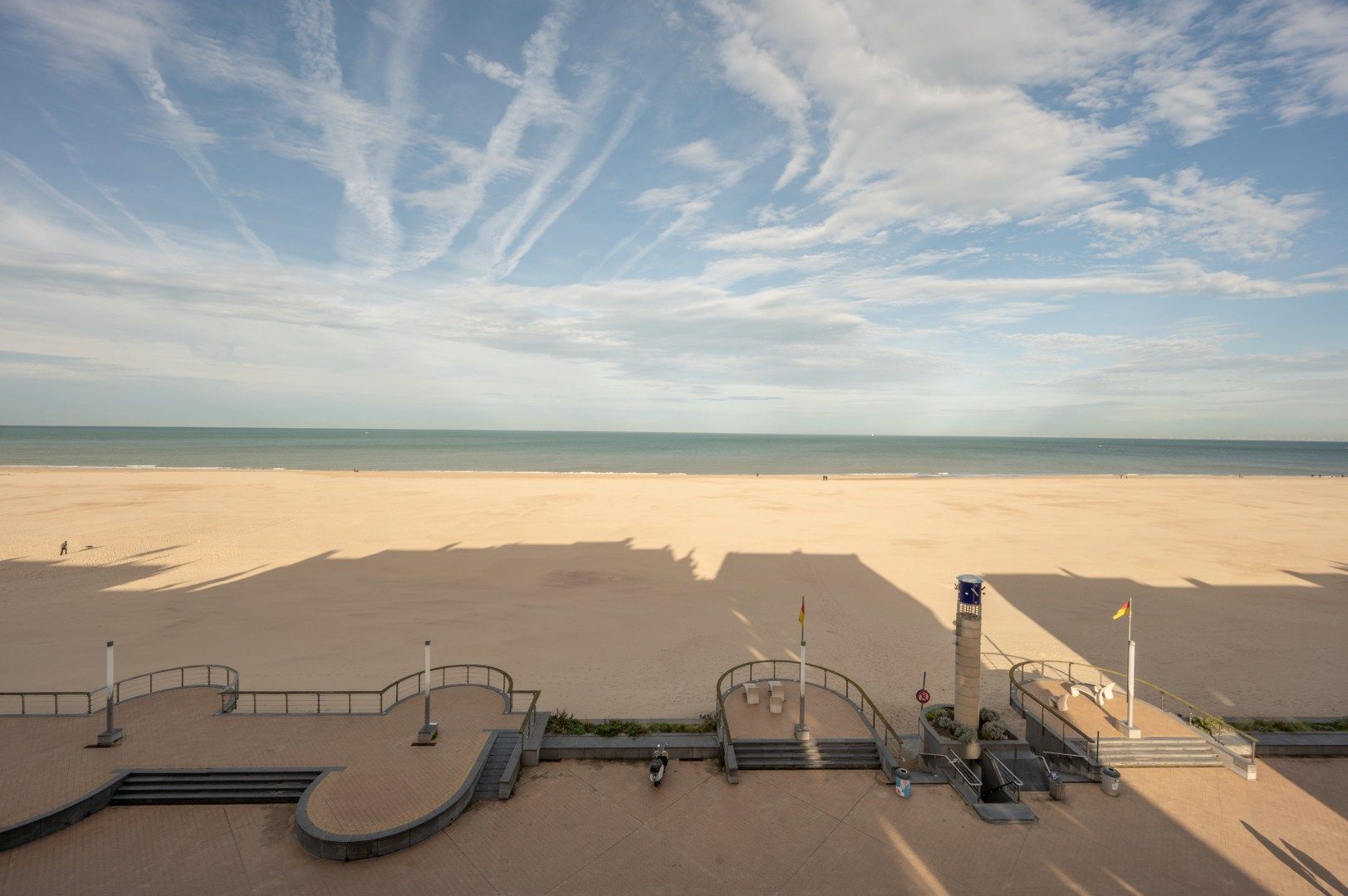 Centraal gelegen appartement met FRONTAAL ZEEZICHT foto 15