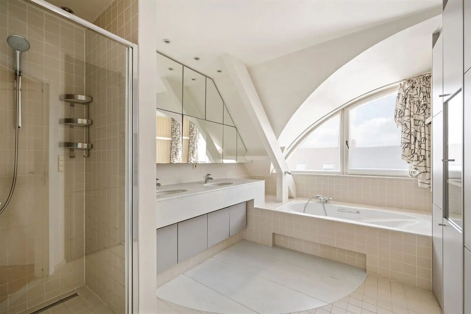 Unieke combinatie van wonen en werken in Sint-Eloois-Vijve! foto 15