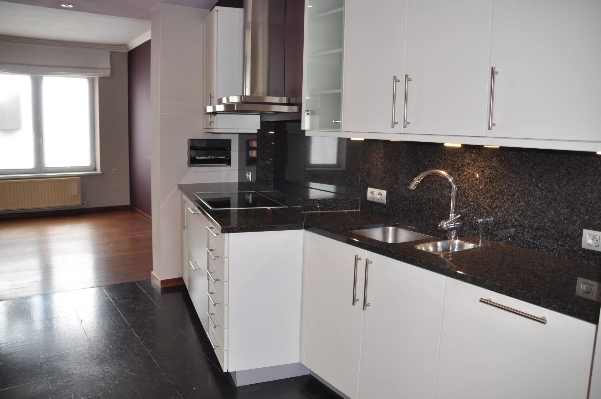 UNIEK HANDELSPAND VAN 110M² MET DUPLEXAPPARTEMENT MET 3 SLPK IN LANAKEN CENTRUM foto 16