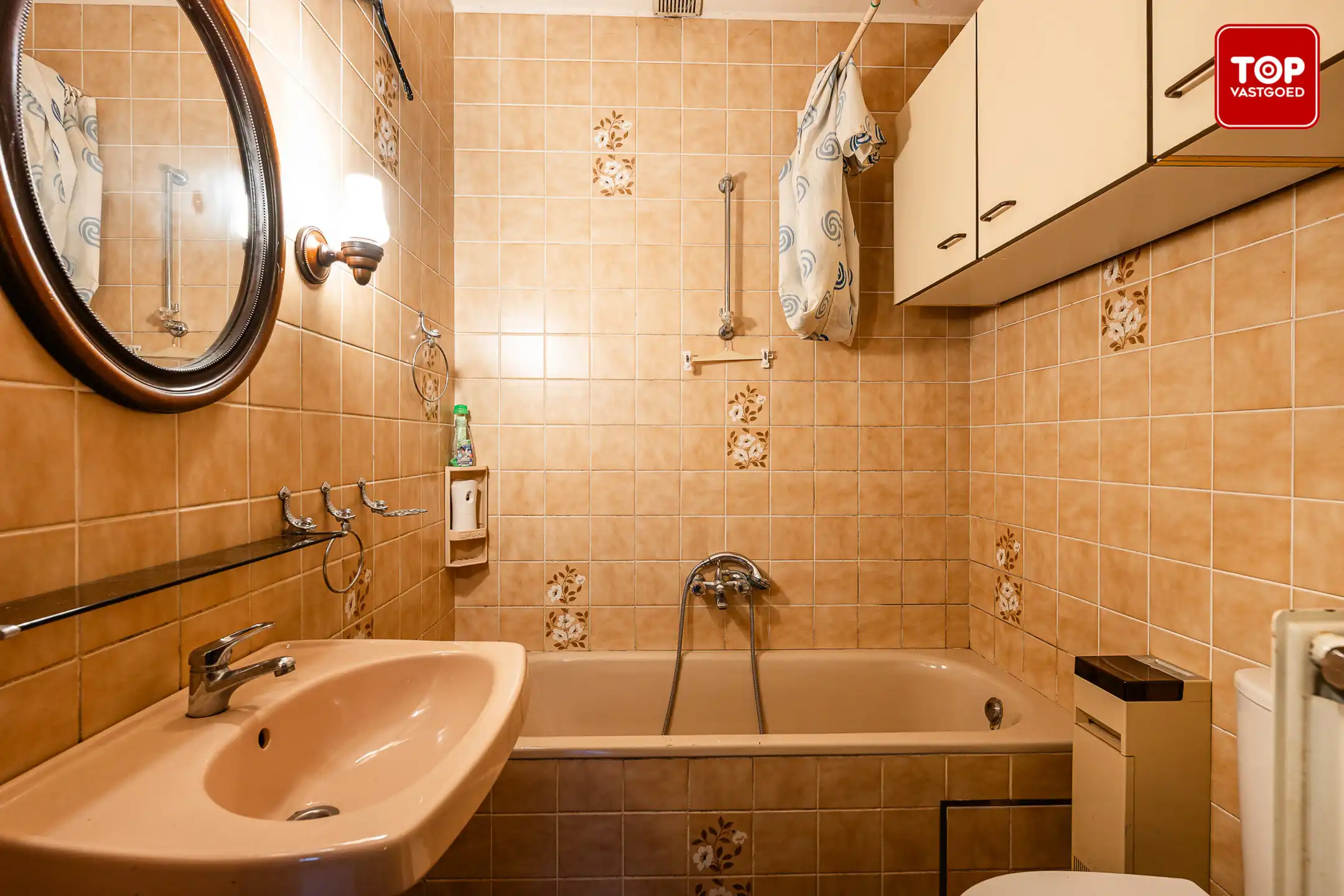 Ruime woning met veel potentieel in rustige wijk foto 15