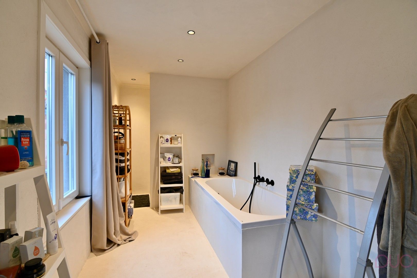 Instapklare woning in hartje Sint-Truiden met dubbele garage en stadstuin foto 16