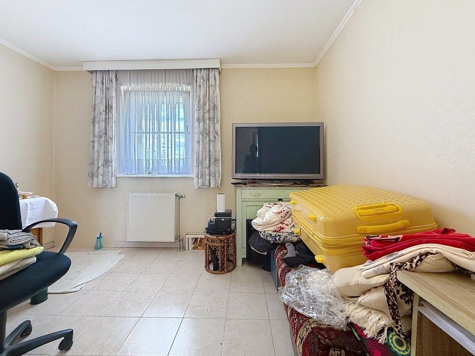 Goed gelegen woning met 3 slaapkamers én achterliggende garage foto 6