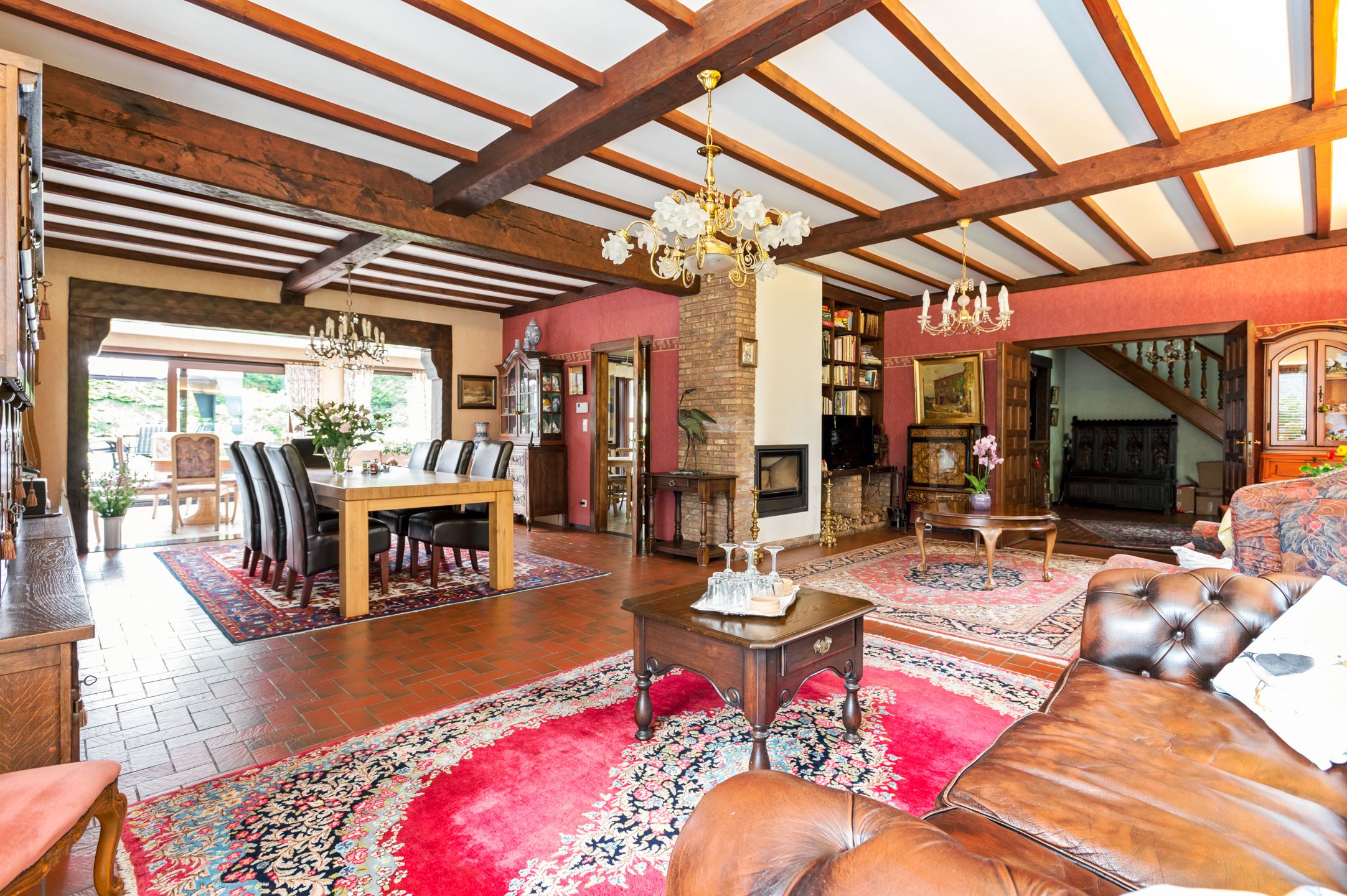 Villa met binnenzwembad en tennisterrein op toplocatie. foto 8
