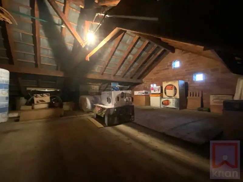 Ruime woning met tuin, 2 grote garages en kelder op grond groot 688m² foto 19