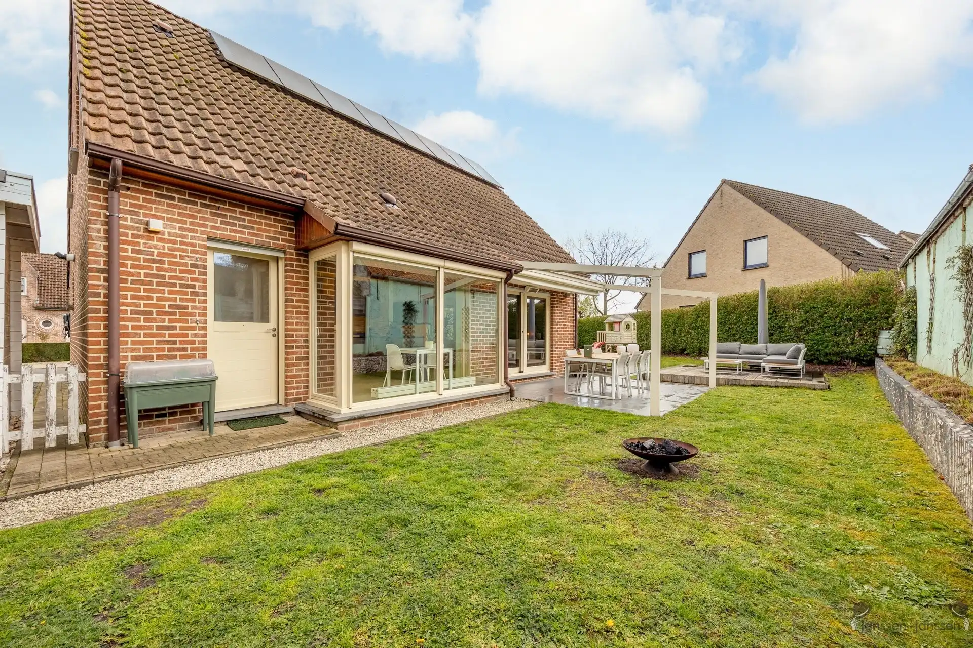 Instapklare open bebouwing met 3 slpkmrs foto 3