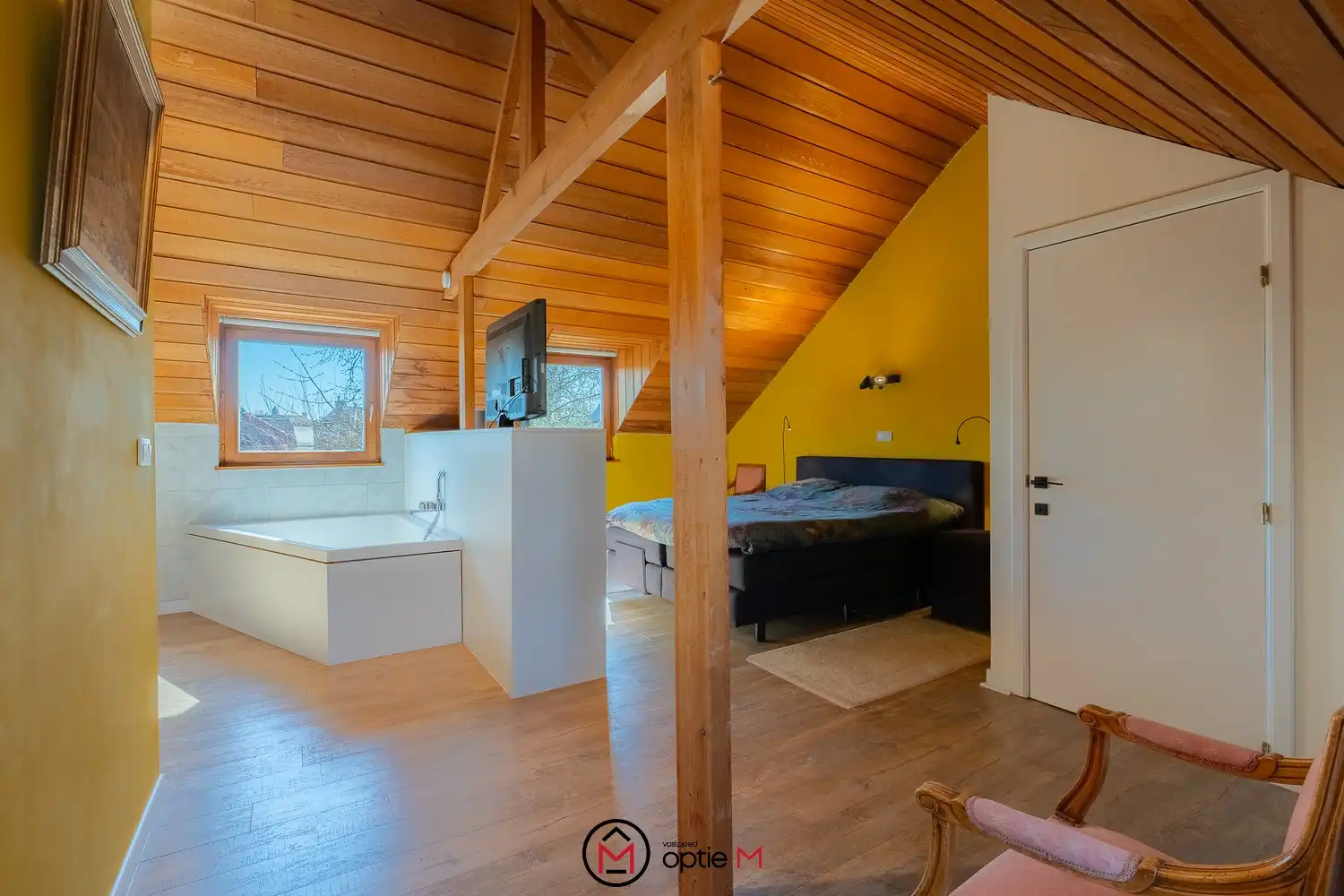 EXCLUSIEVE VIERKANTSHOEVE MET KARAKTER, RUIMTE EN UITZONDERLIJK WOONGEVOEL foto 21