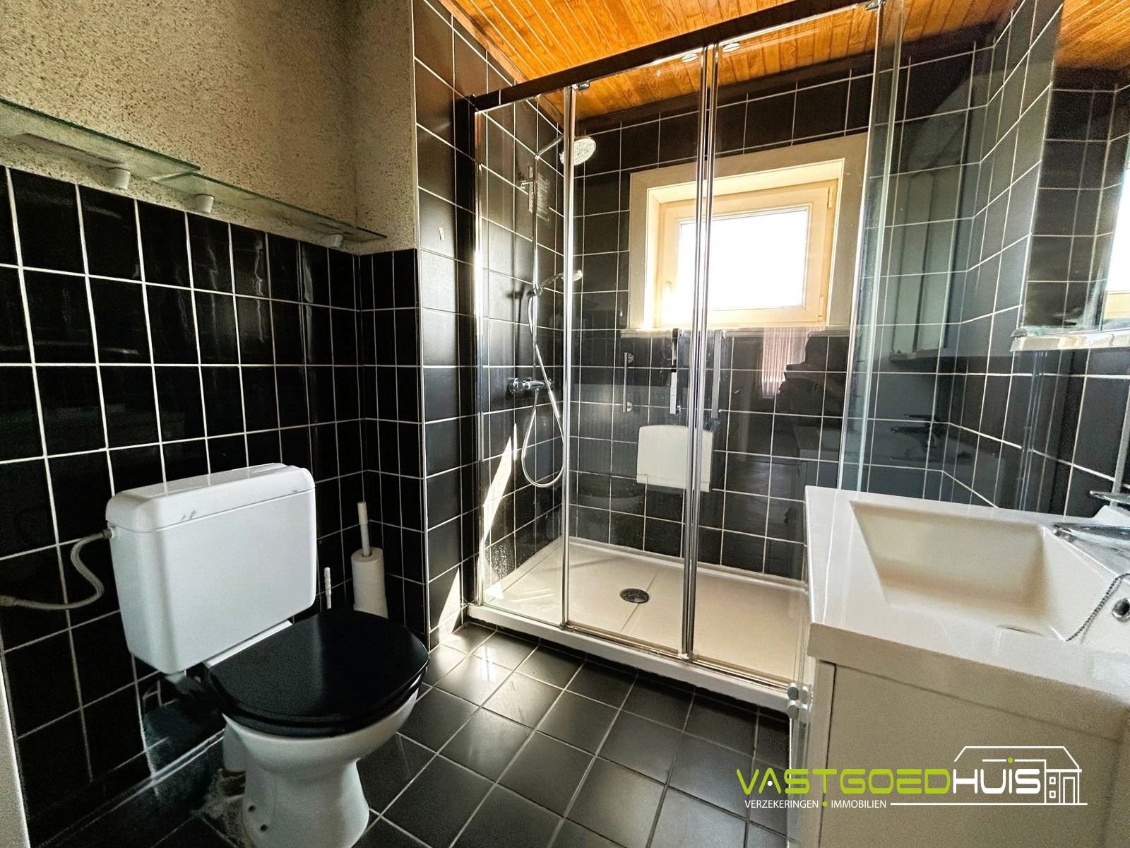 Karaktervolle bel-etagewoning met tuin en garage foto 17