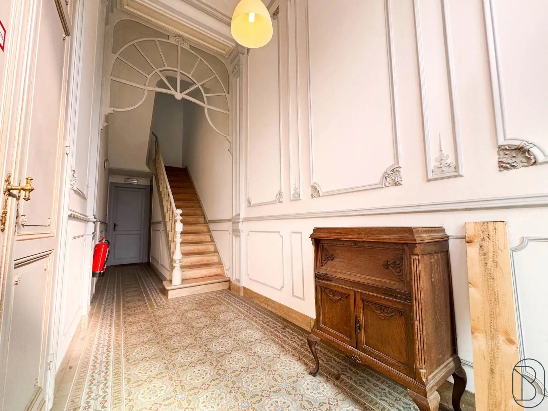Prachtig herenhuis, ideaal gelegen aan de boulevards van Doornik. foto 2