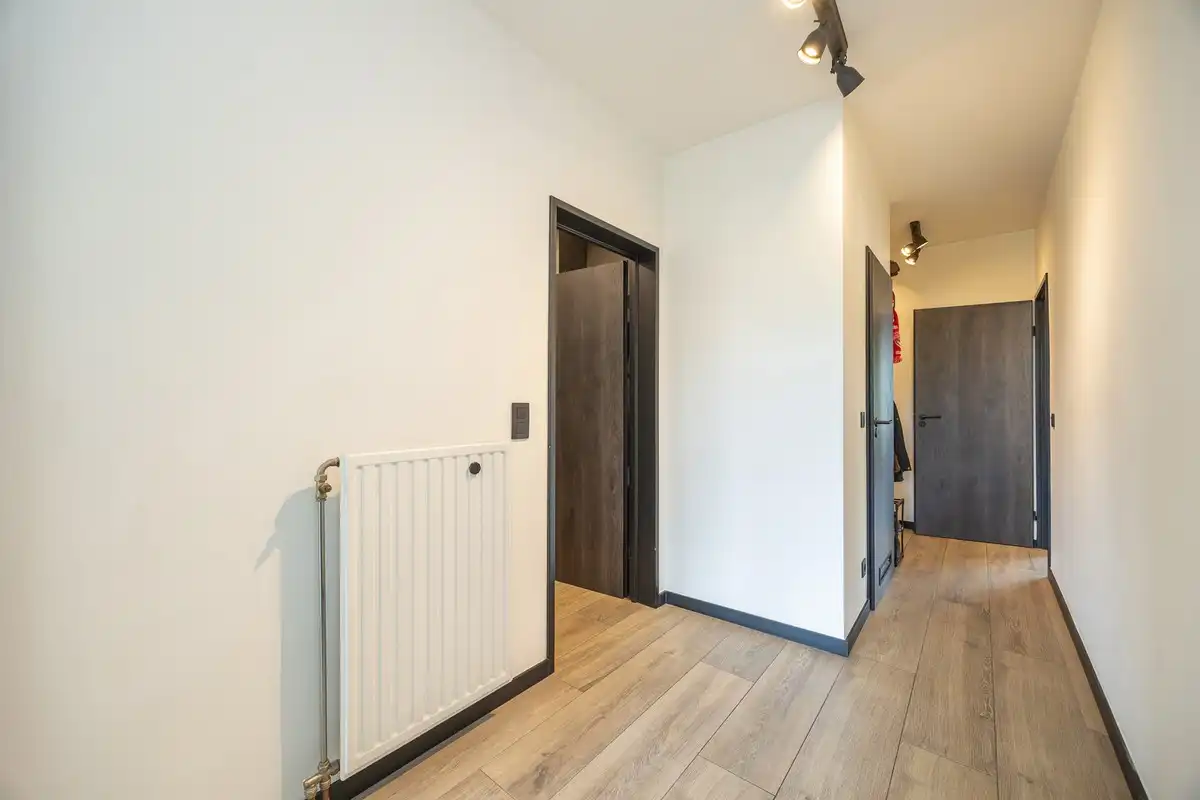 Ruim en instapklaar appartement met 3 slaapkamers, terras en autostaanplaats nabij het centrum van Wommelgem foto 14