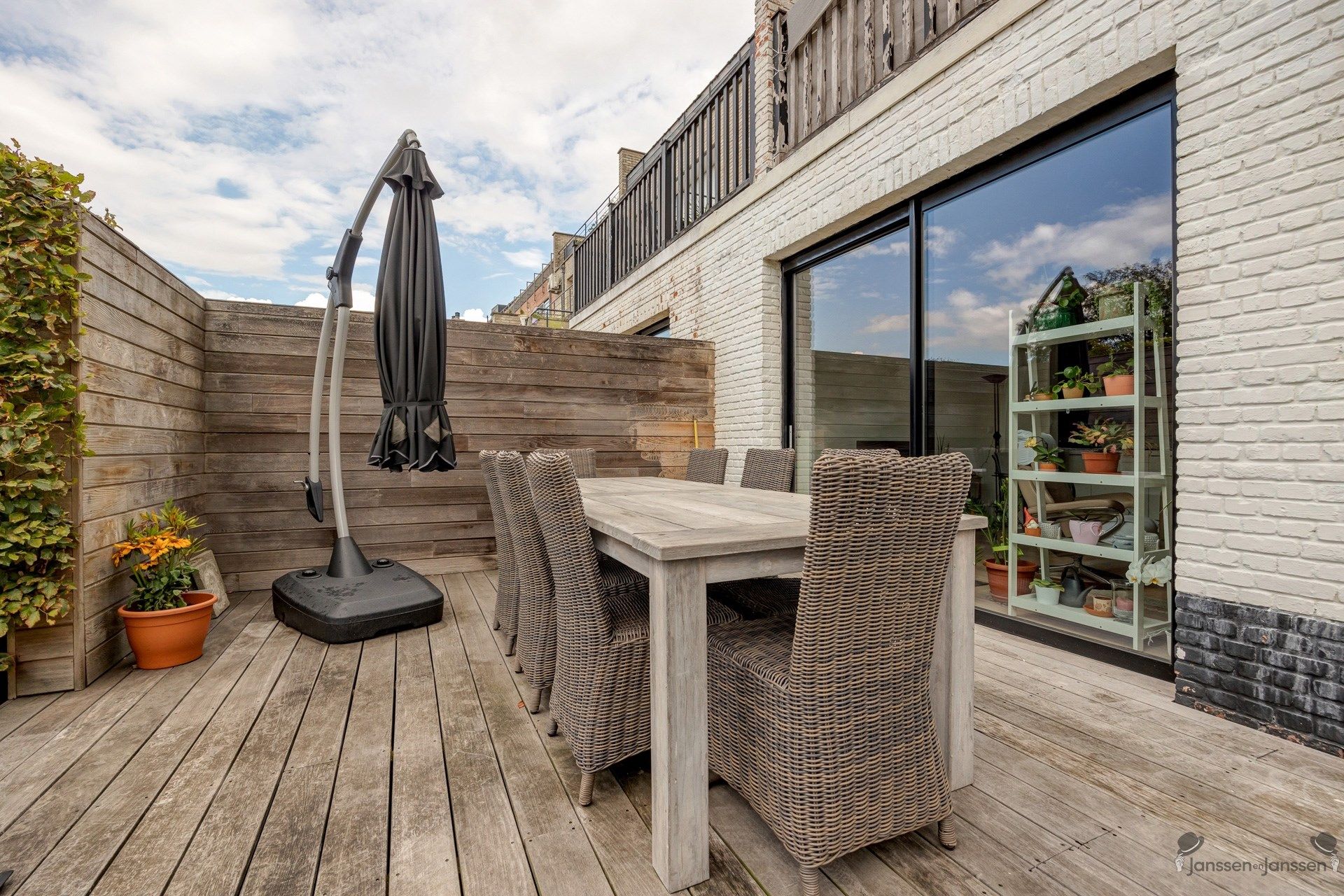 Instapklaar gelijkvloers appartement met tuin en 2 autostaanplaatsen foto 12
