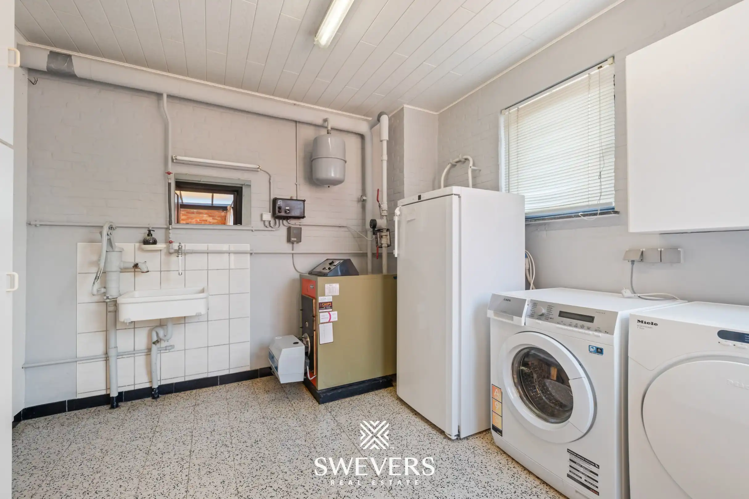 Ruime gezinswoning (3slpk) met garage en zonnige tuin op rustige locatie in de Banneuxwijk foto 14