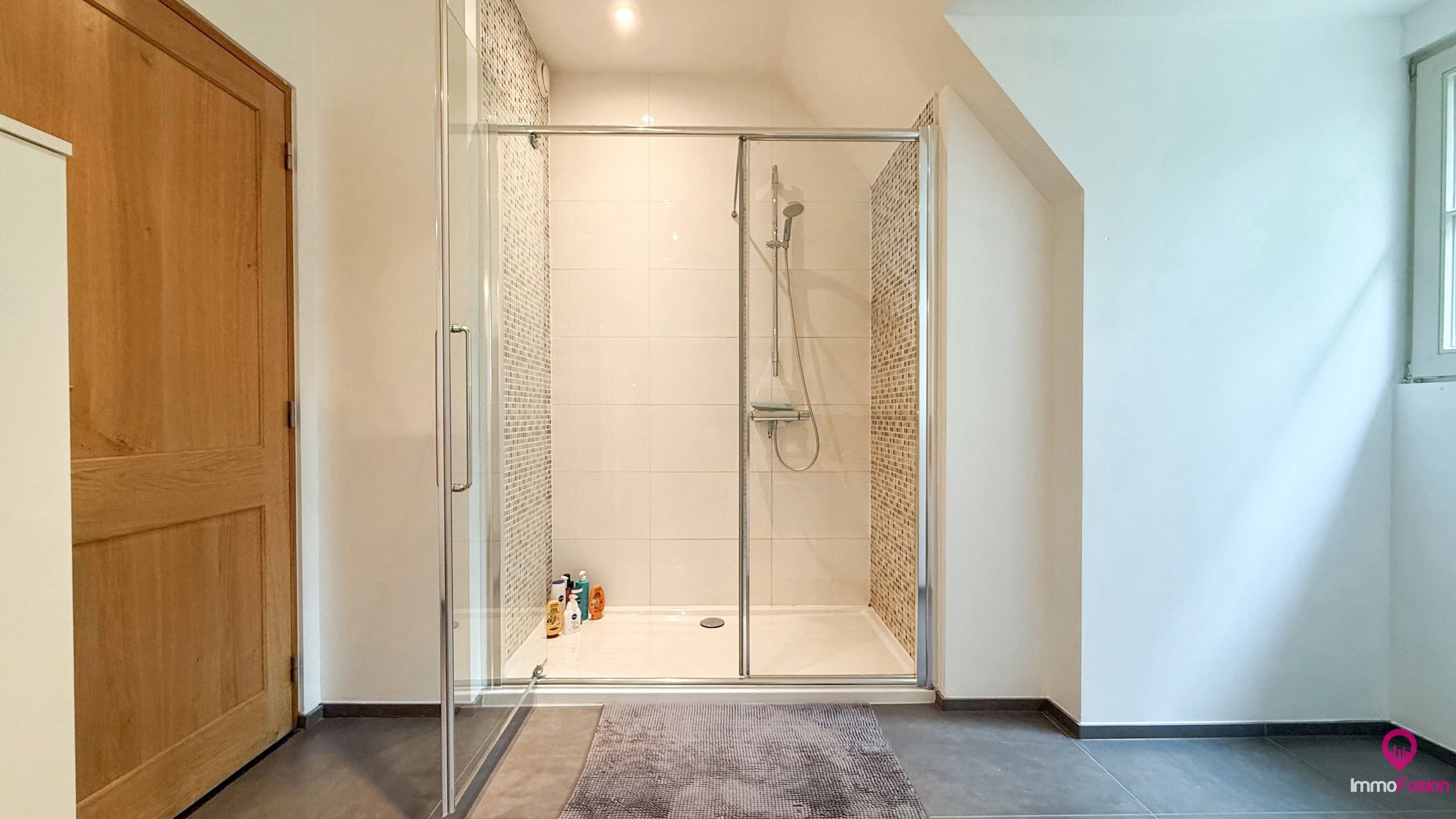 Zeer mooi ontworpen villa met 3 badkamers in Heusden-Zolder! foto 34