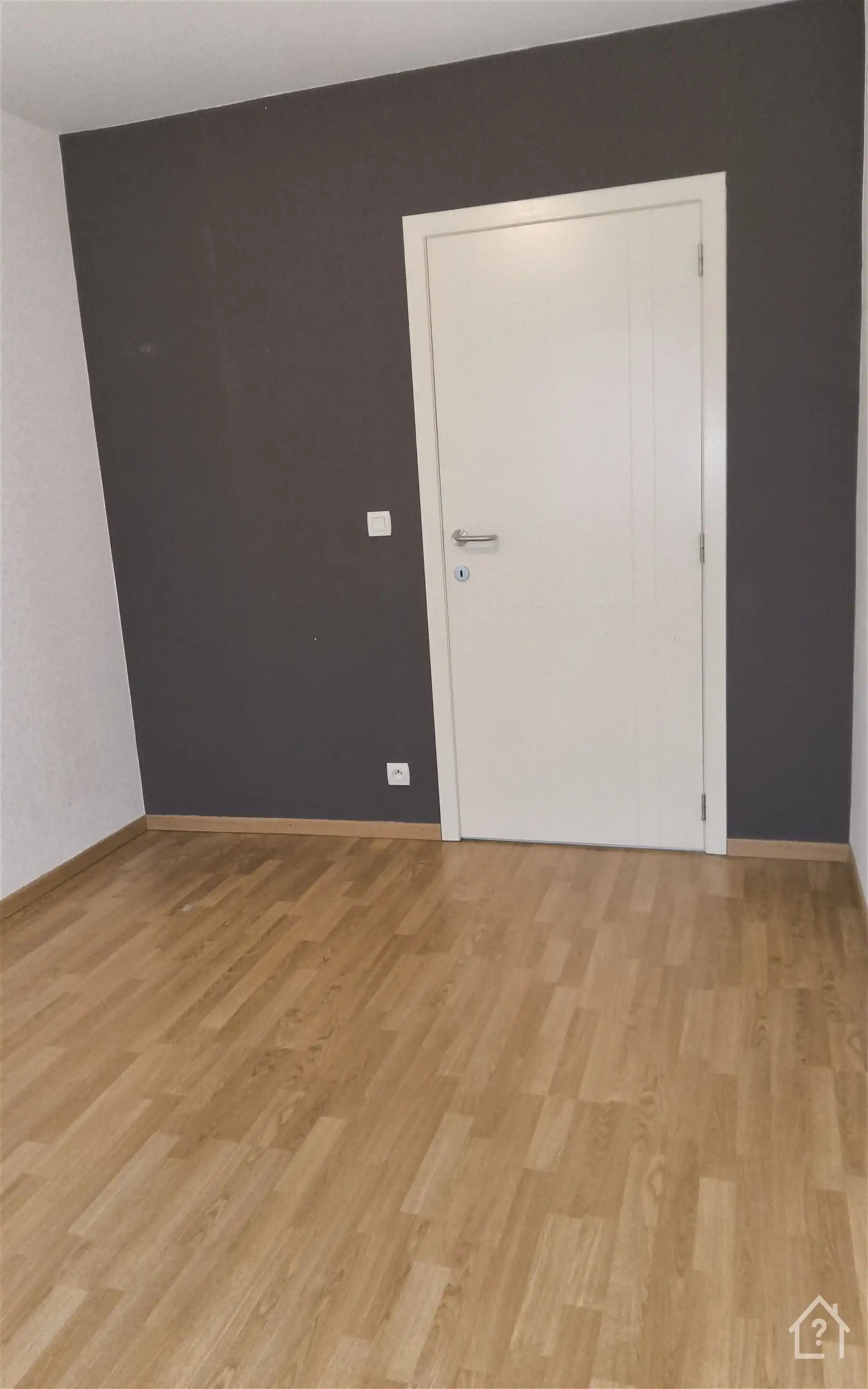 Ruim 2 slaapkamer-appartement met garage foto 20