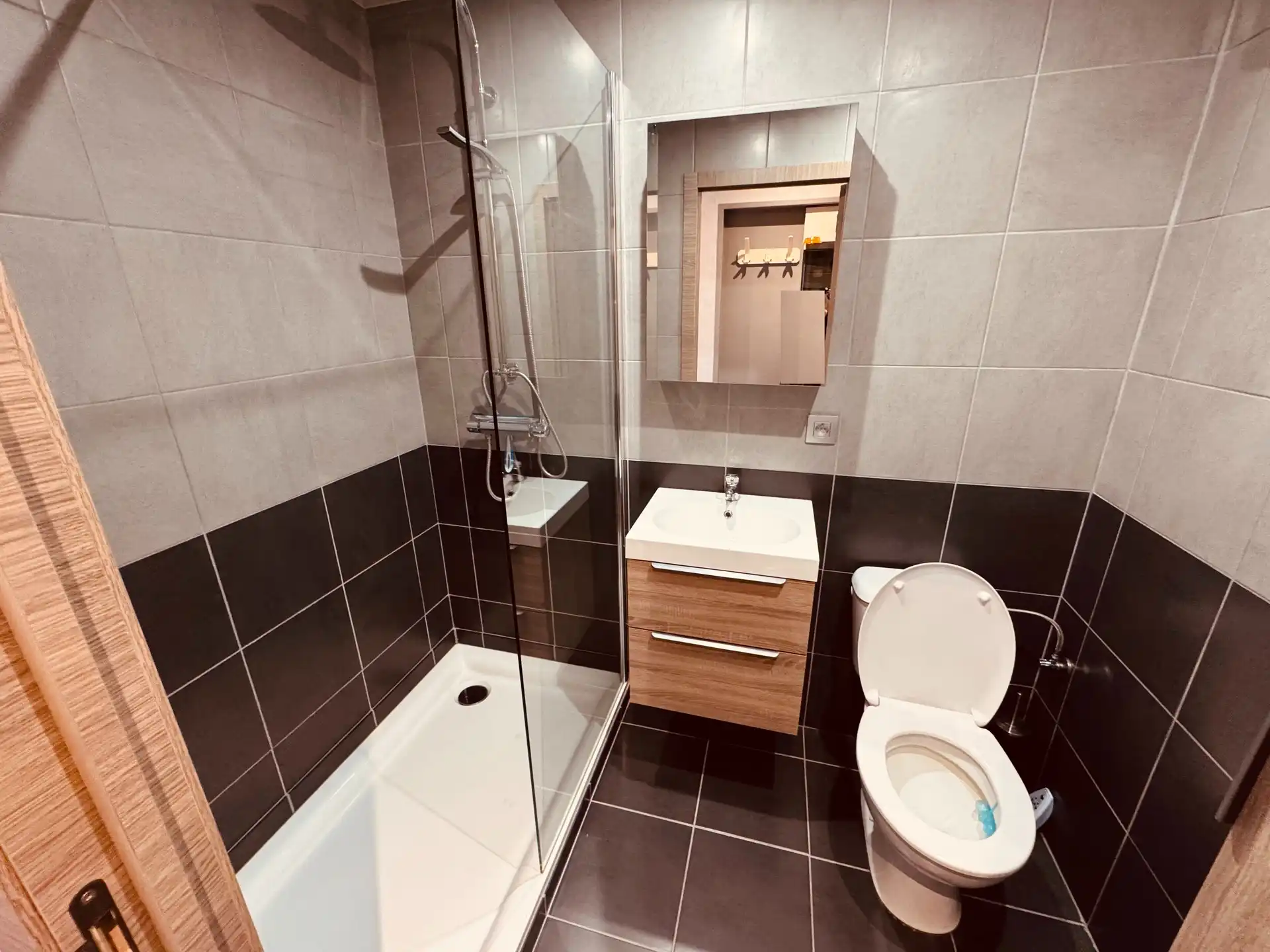 Gerenoveerd en instapklaar appartement met terras en 2 slaapkamers. foto 6