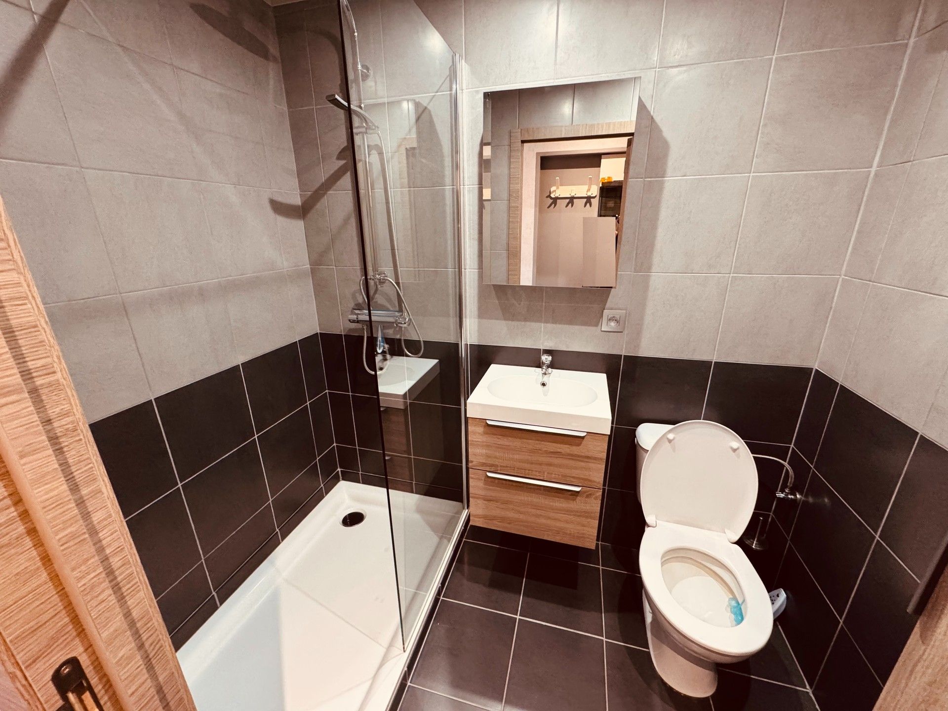 Gerenoveerd en instapklaar appartement met terras en 2 slaapkamers. foto 6