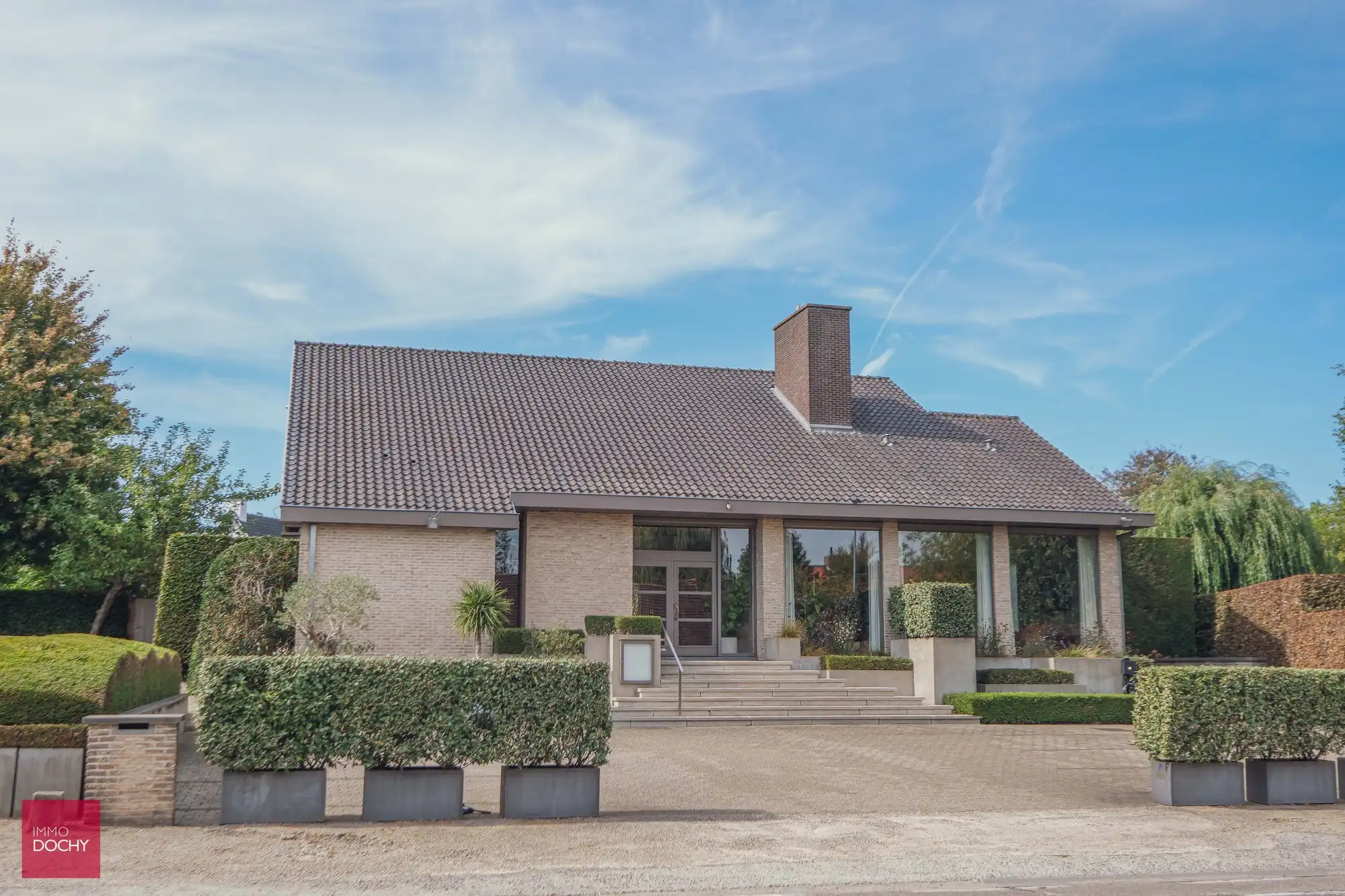 Commercieel gelegen handelspand / bureelgebouw /horecazaak te Izegem foto 4