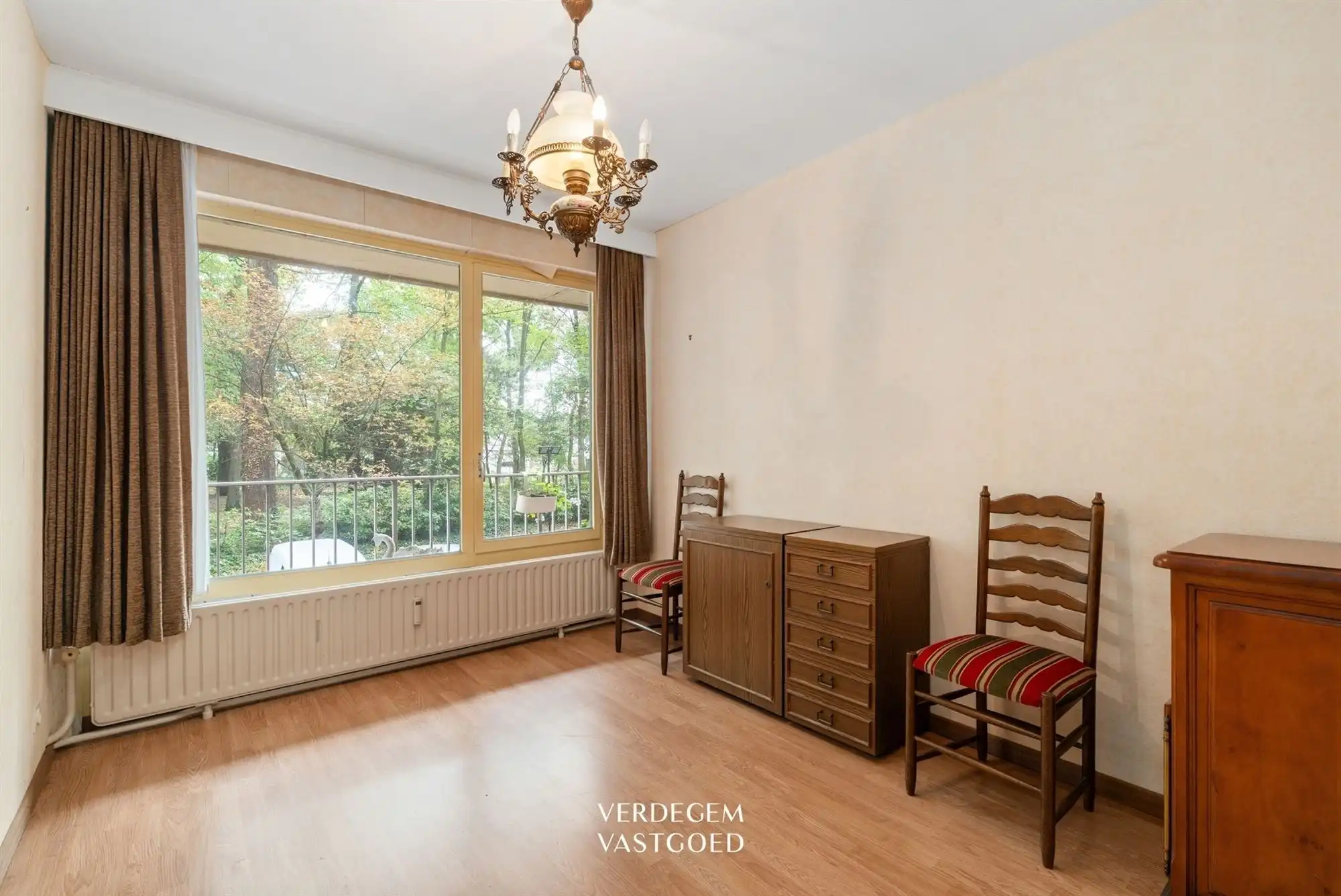 Wonen in het groen: op te frissen appartement met 2 slaapkamers en groot terras foto 4