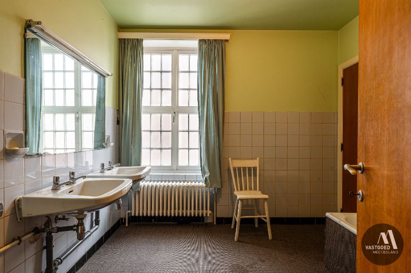 Charmante en statige woning in centrum Eeklo foto 14