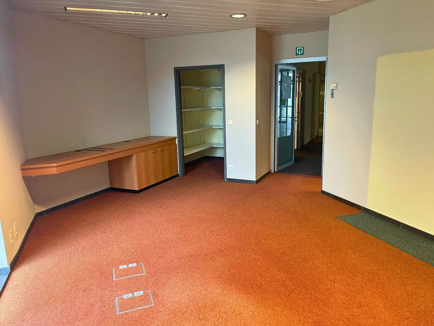 Handelsgelijkvloers 433m² met 3 parkings en kelder op commerciële topligging foto 10