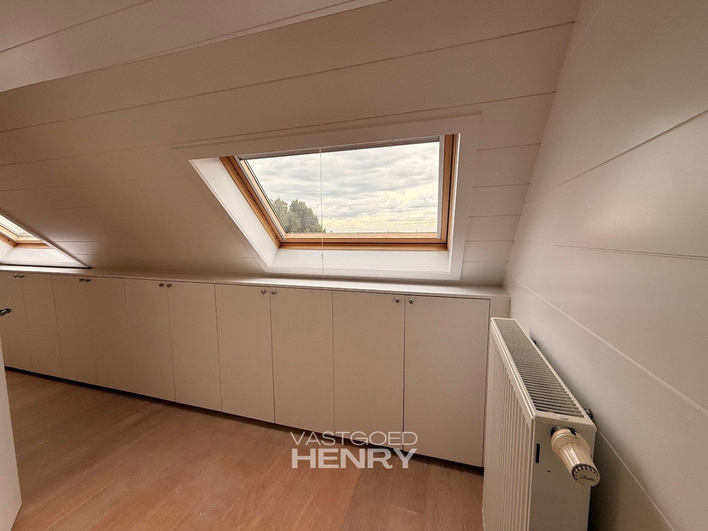 Volledig gerenoveerde woning met karakter foto 22