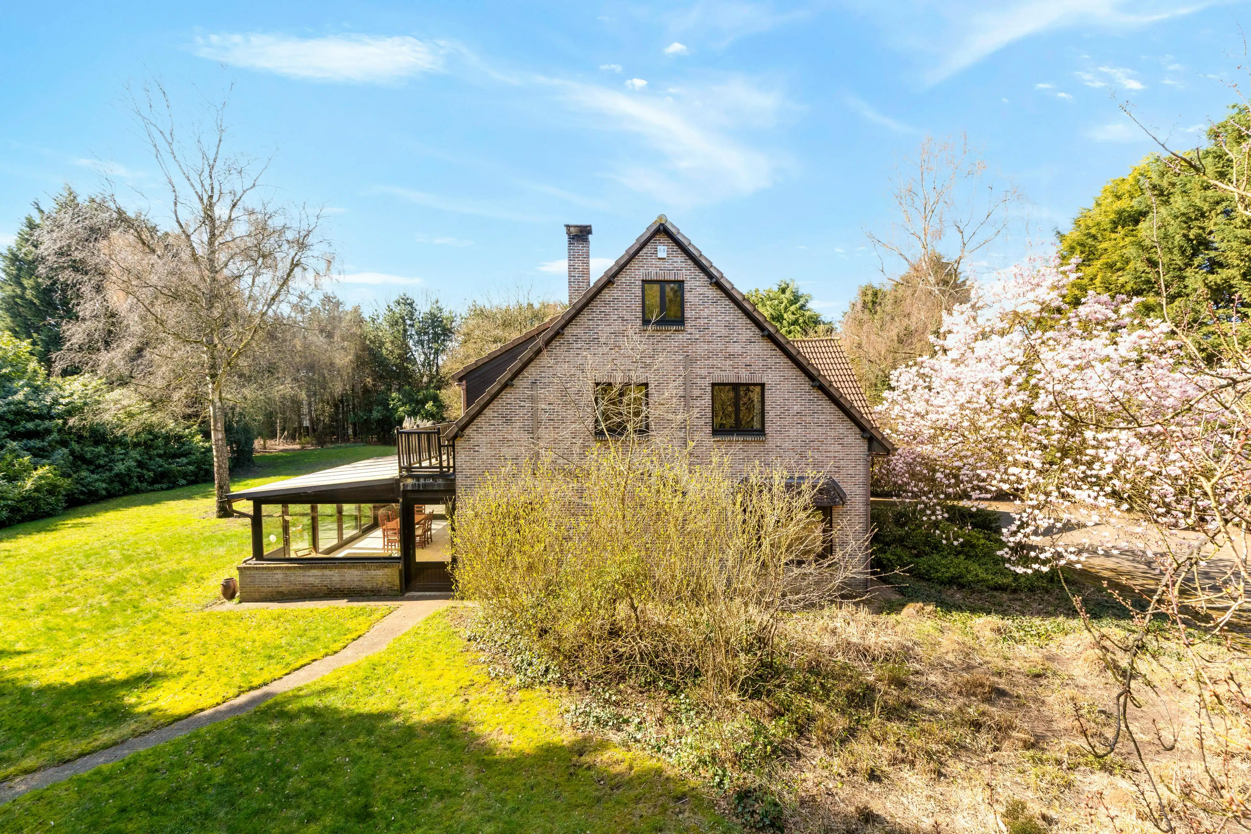 Woning en groot bijgebouw op 8.347m² in Sint-Job-in-’t-Goor foto {{pictureIndex}}